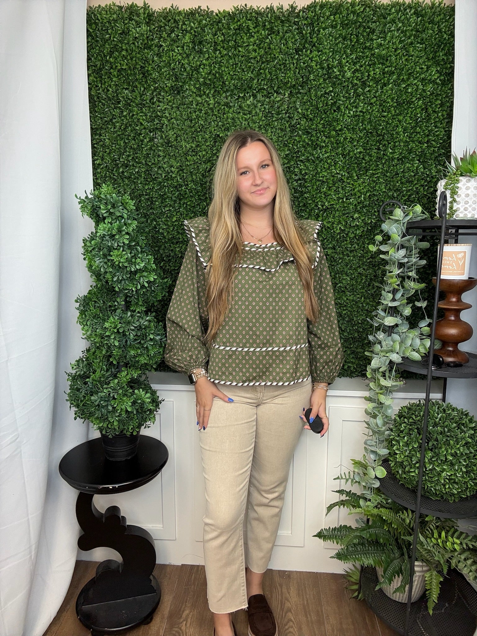 RUFFLED YOKE TIE BACK LS TOP - OLIVE MULTI