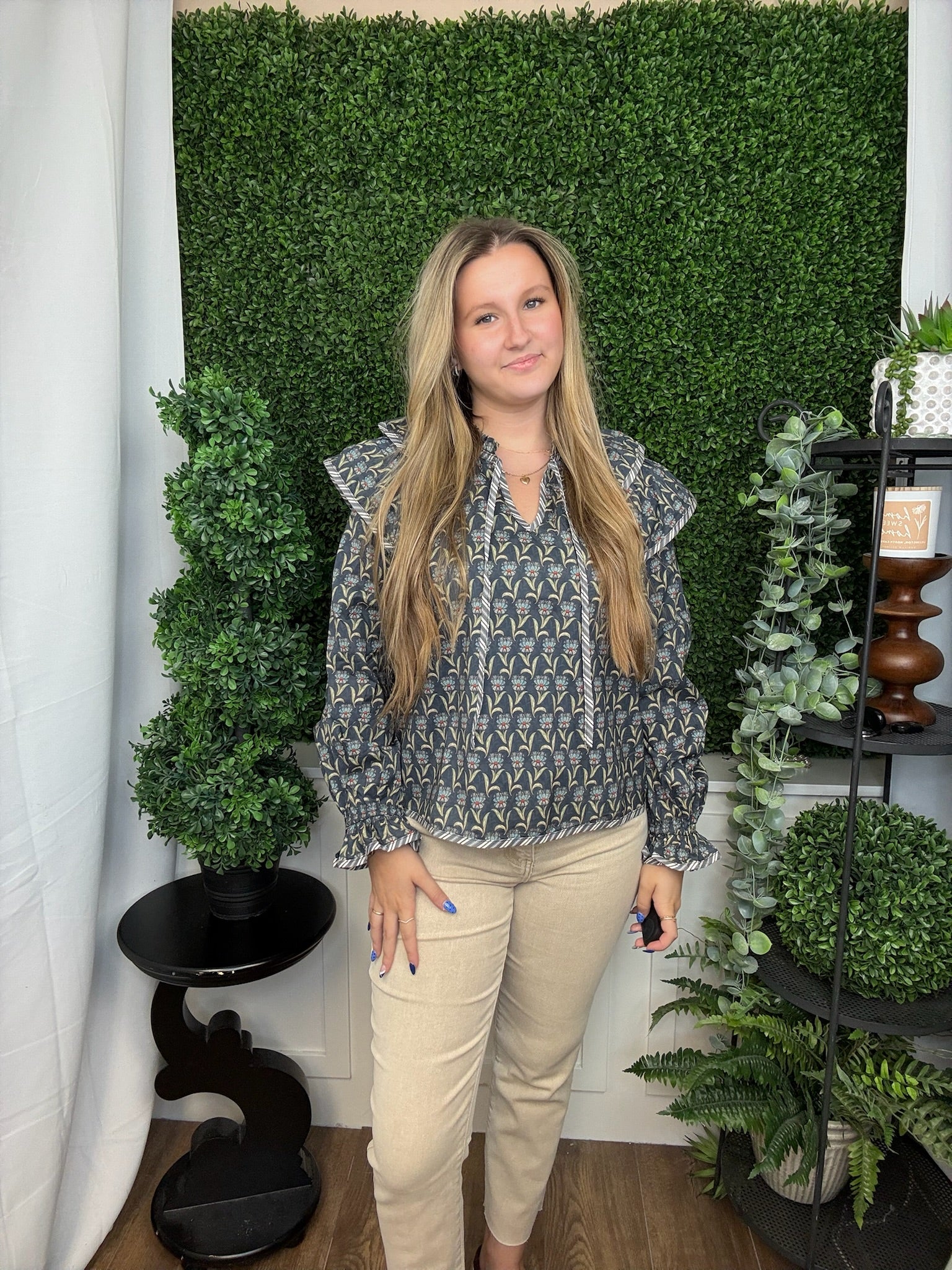 FLORAL FLUTTER SLV CONTRAST BINDING TOP - ASH BLACK