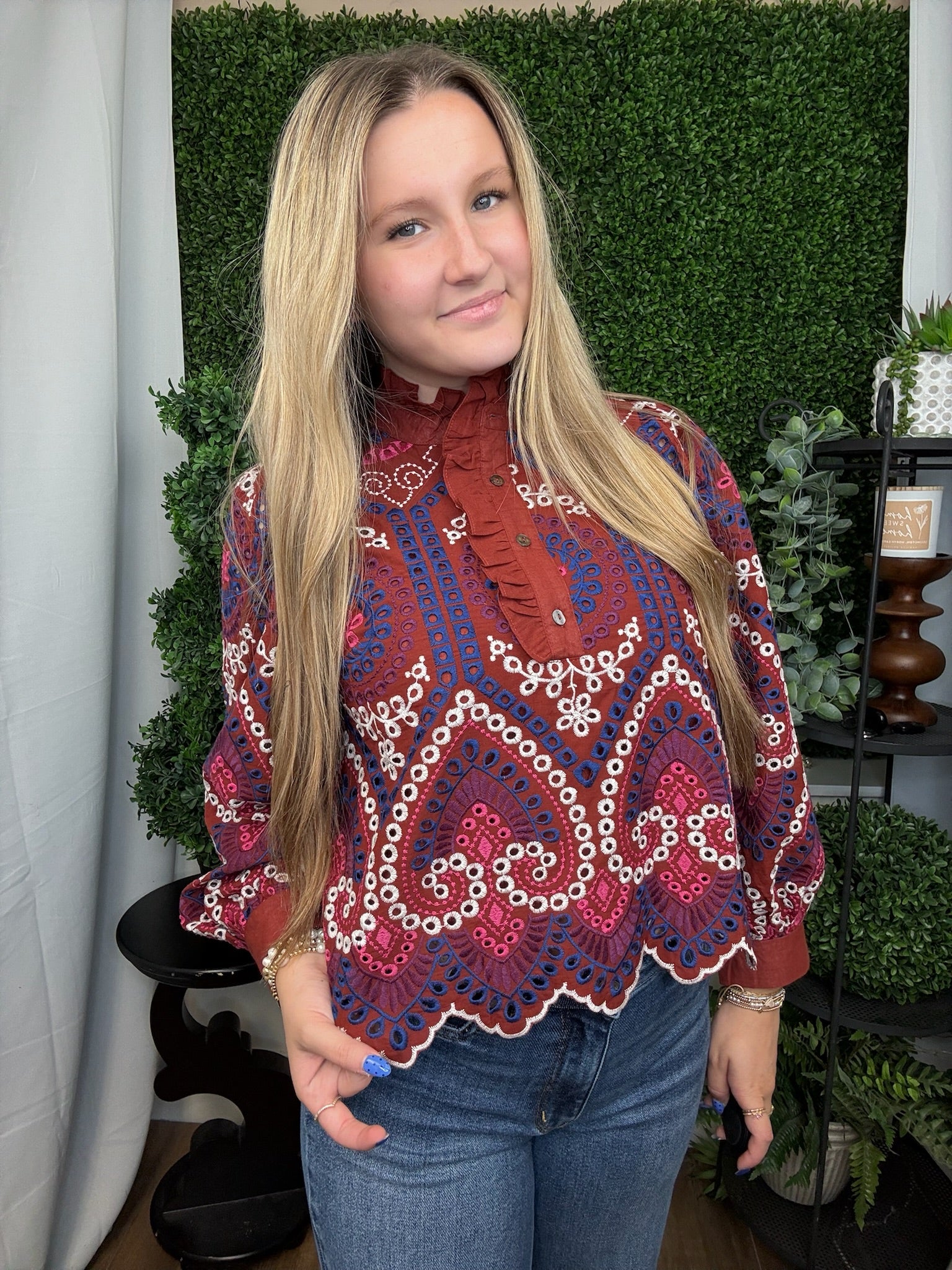 SCALLOP HEM RUFFLE COLLAR TOP - BRICK