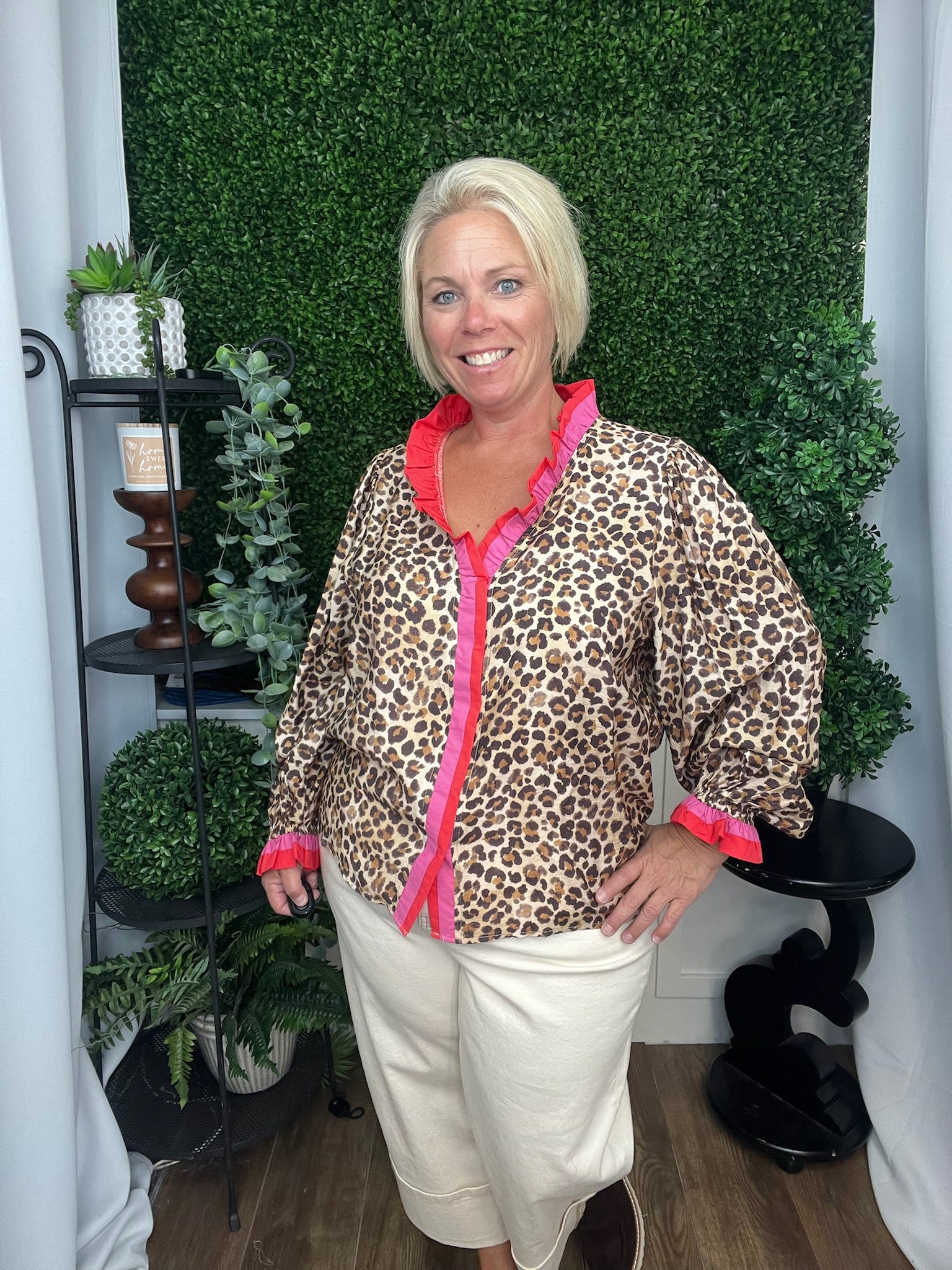 LEOPARD PRINTED TOP W/STRIPE WAVY TRIM