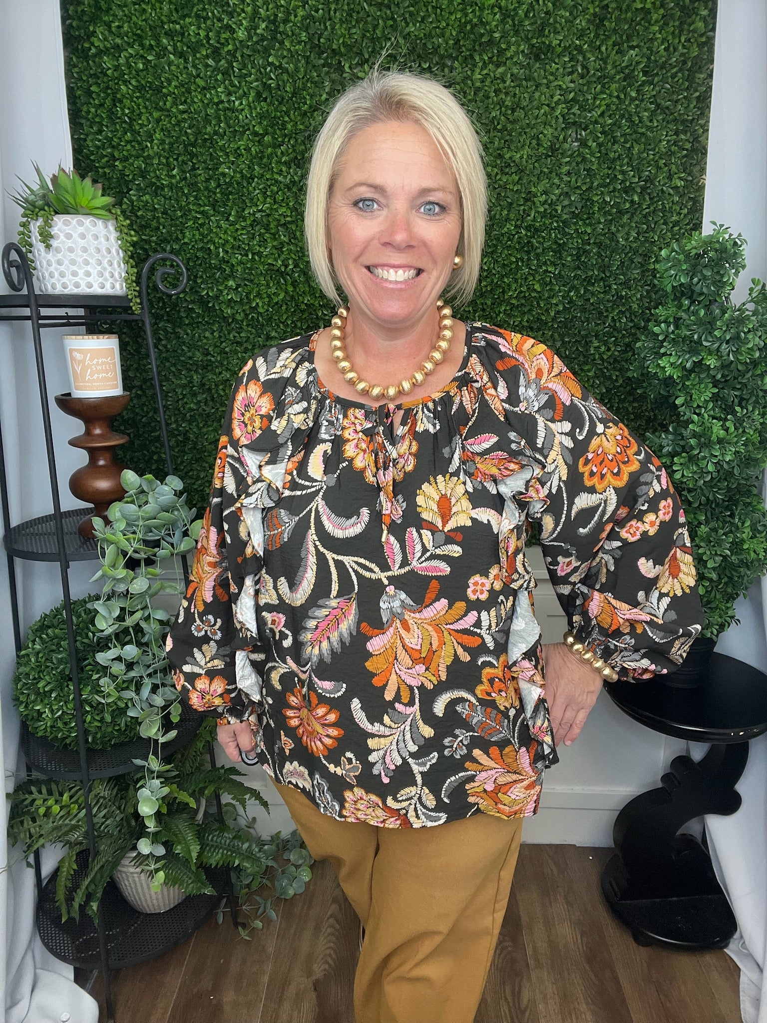 FLORAL PRINT LS BLOUSE W/RUFFLE DETAIL - BLACK MULTI