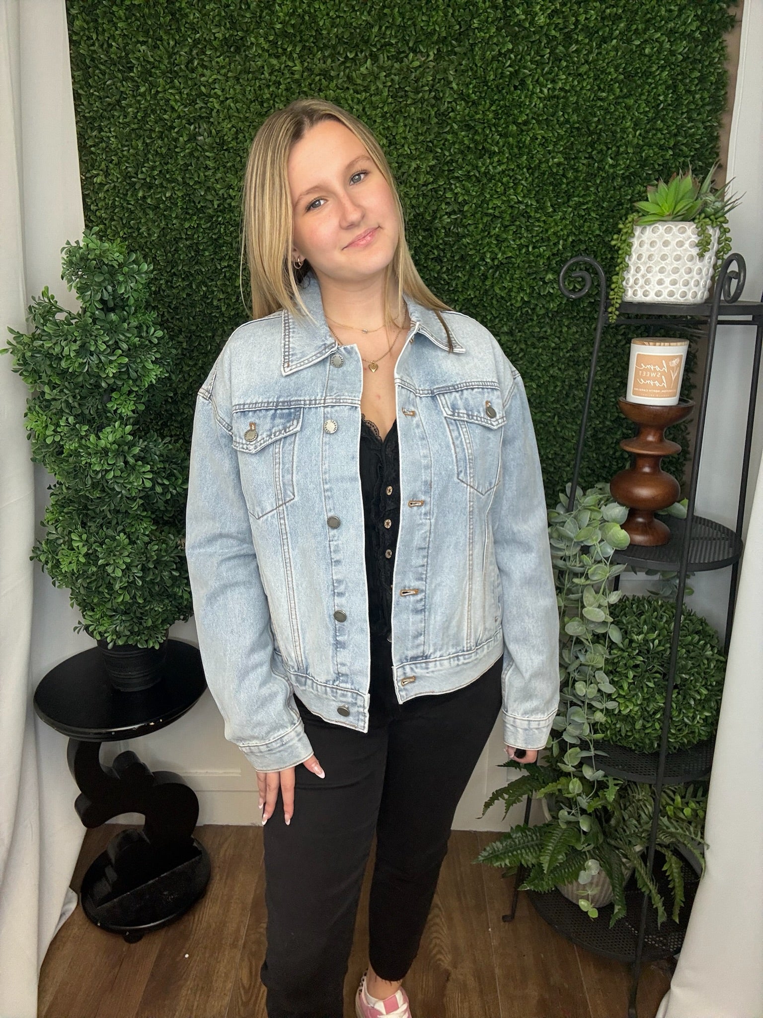 CLASSIC DENIM JACKET W/BACK TIGER PATCH PRINT - MEDIUM WASH