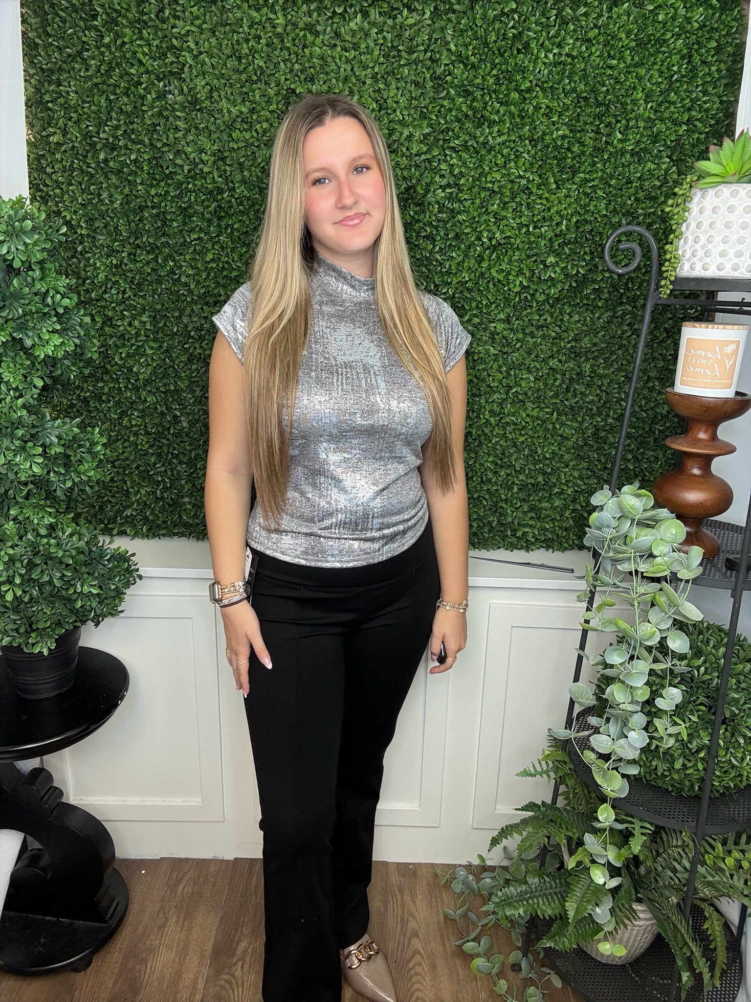 METALLIC MOCK NECK CAP SLV TOP