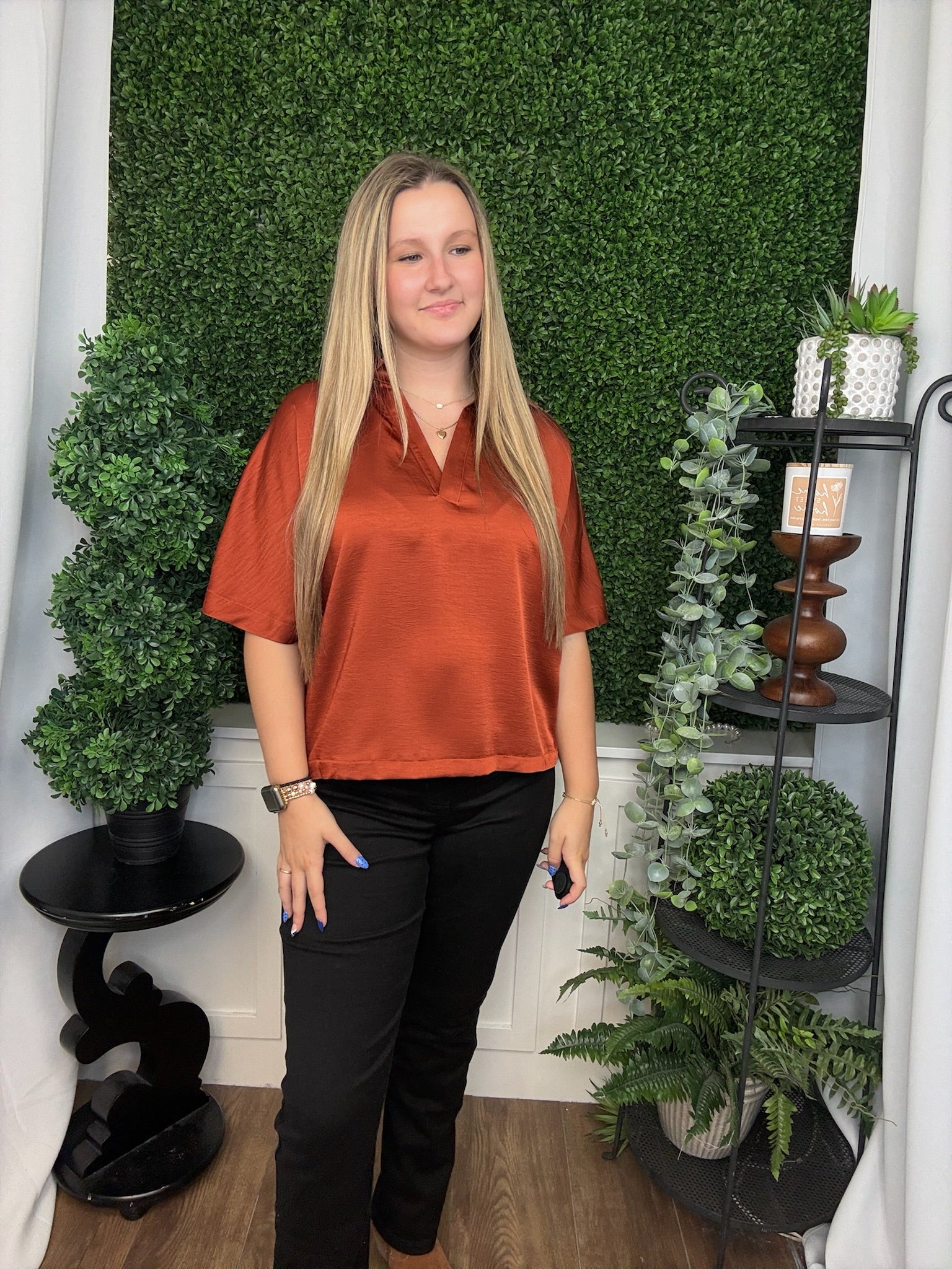 COLLAR V-NECK OVERSIZED TOP