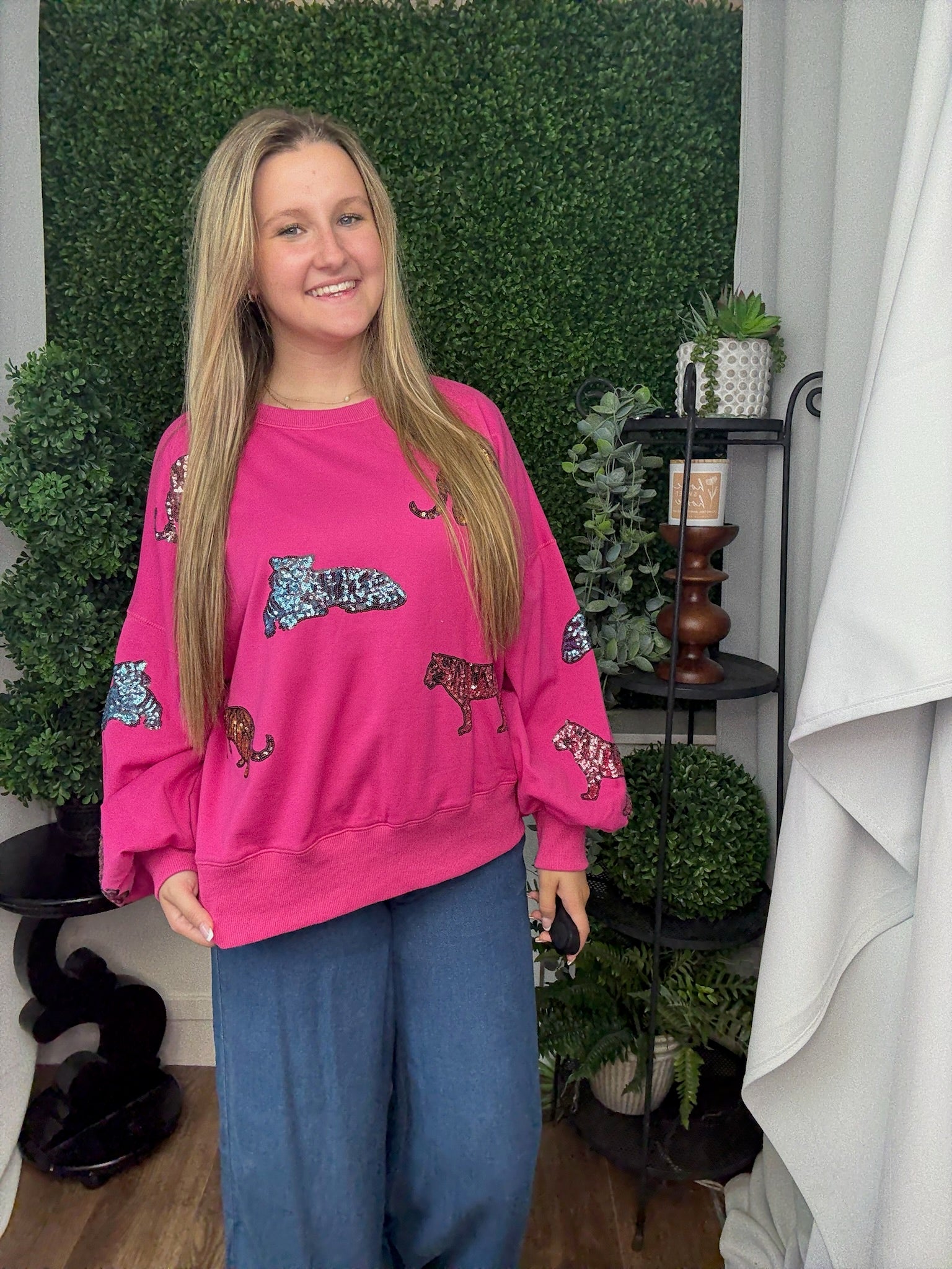 SEQUIN TIGER SWEATSHIRT - FUCHSIA