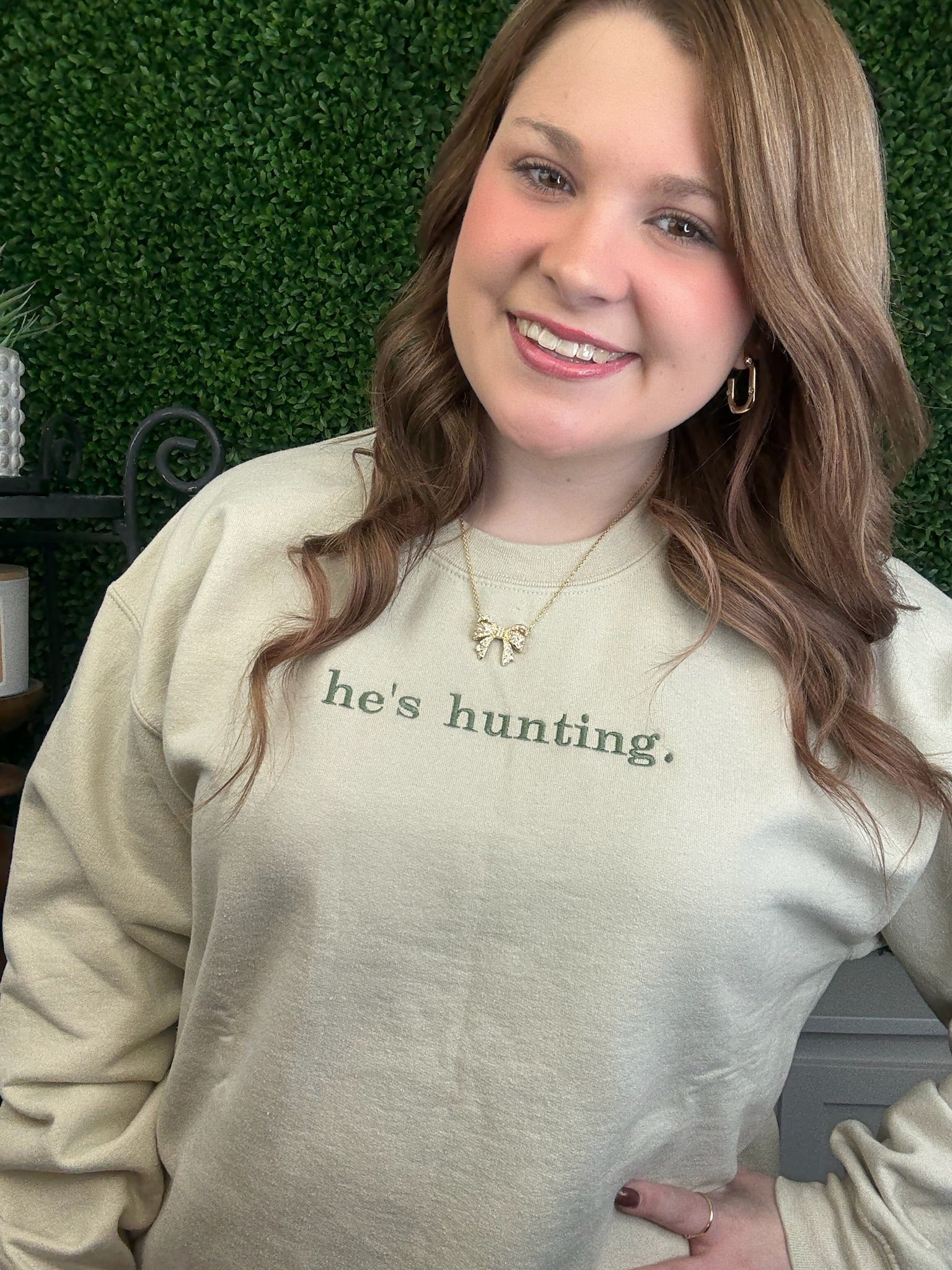 HE'S HUNTING SWEATSHIRT - TAN
