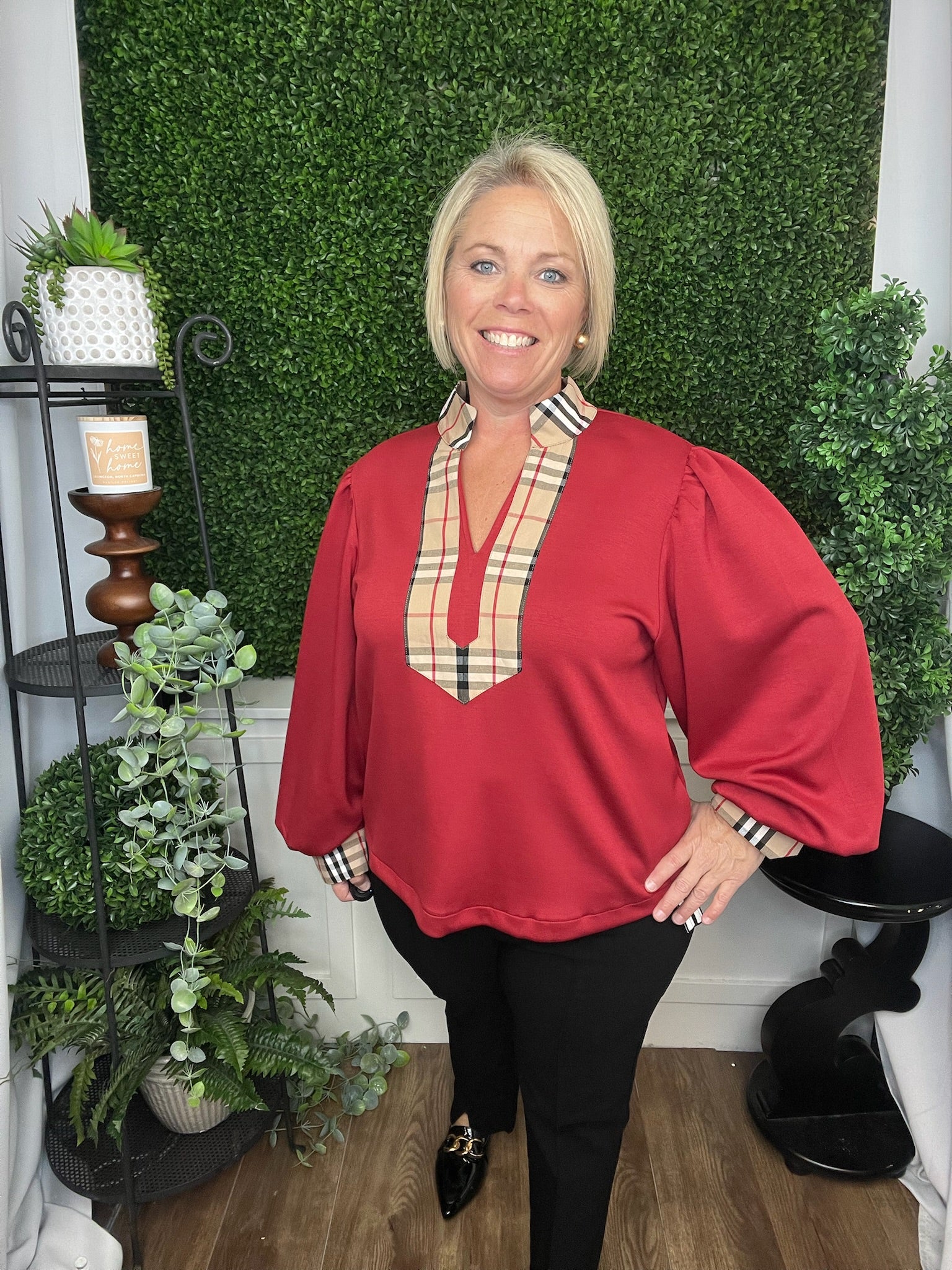 PLAID CONTRAST MOCK NECK SOLID TOP - RED