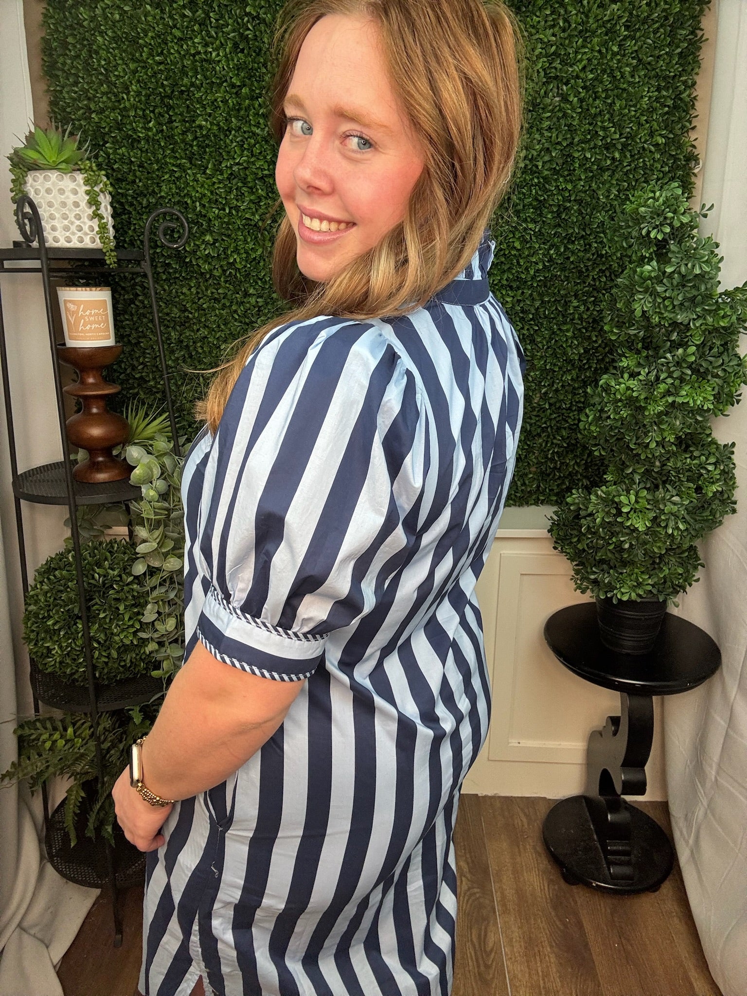 NAVY SHORT PUFF SLEEVE DRESS