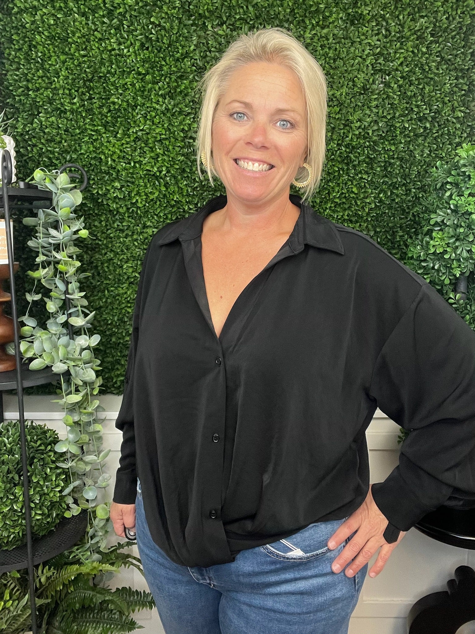 BUTTON DOWN BLOUSE W/FLOWING FIT - BLACK