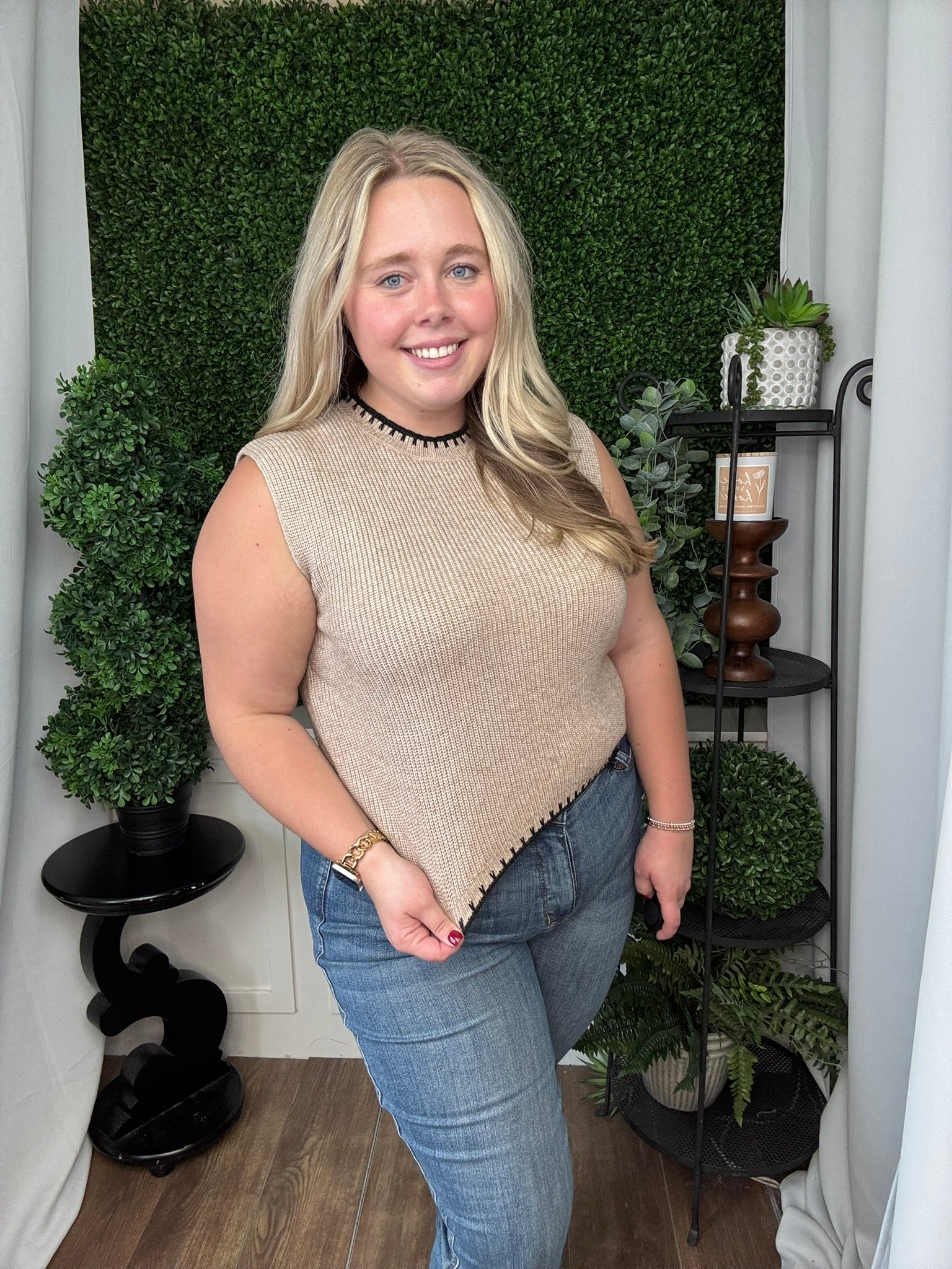 SOFT RIBBED SWEATER VEST - TAUPE/BLACK