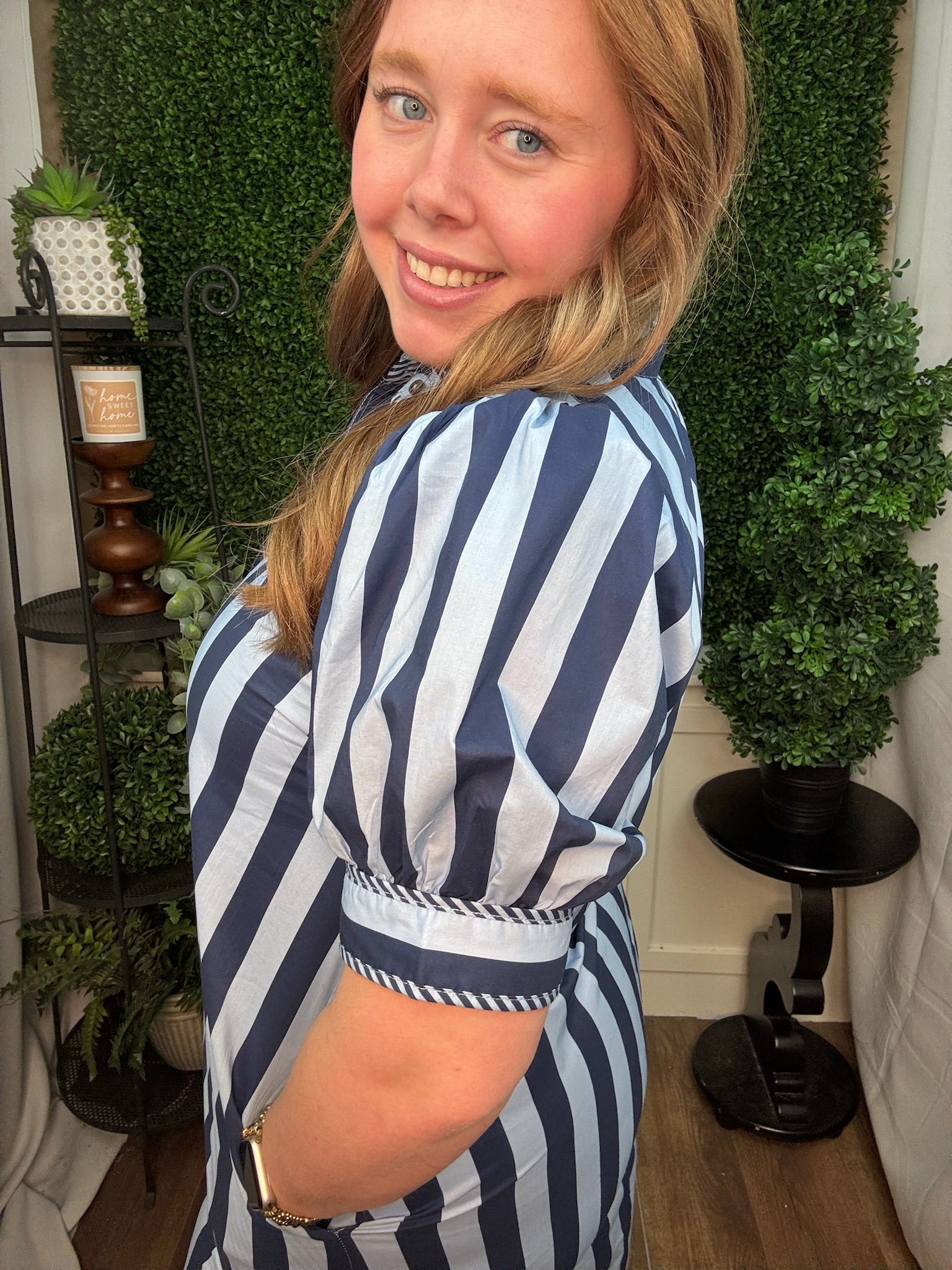 NAVY SHORT PUFF SLEEVE DRESS