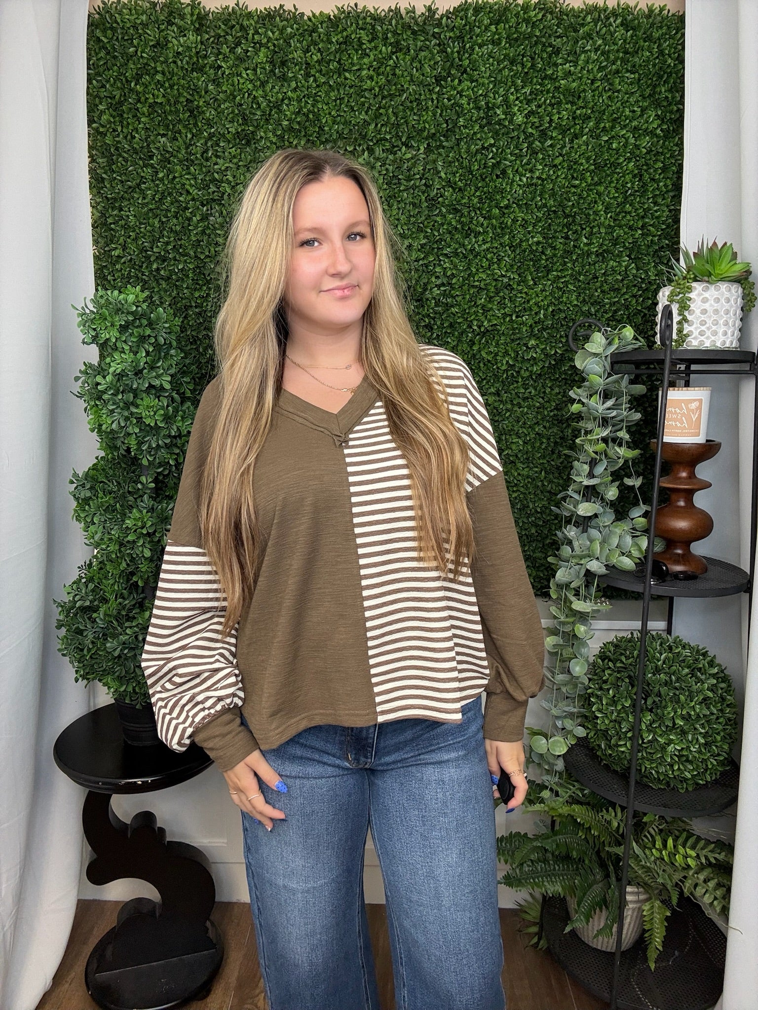 SLUB KNIT W/STRIPE COMBO VNECK TOP - MOCHA
