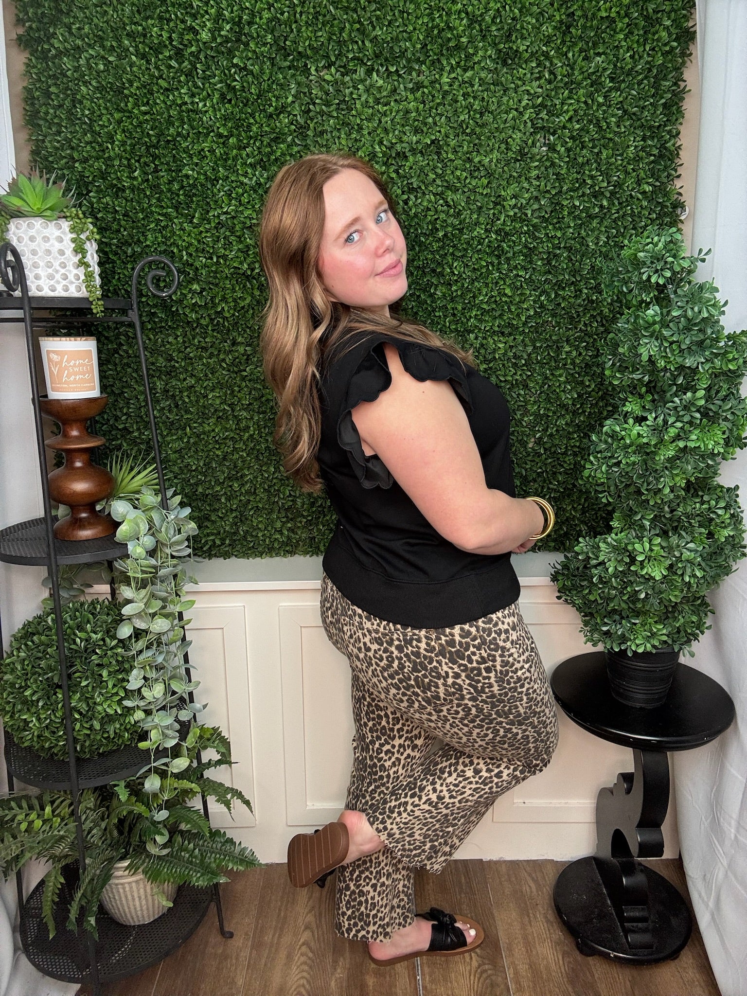 LEOPARD HI RISE CROP FLARE W/DISTRESSED HEM