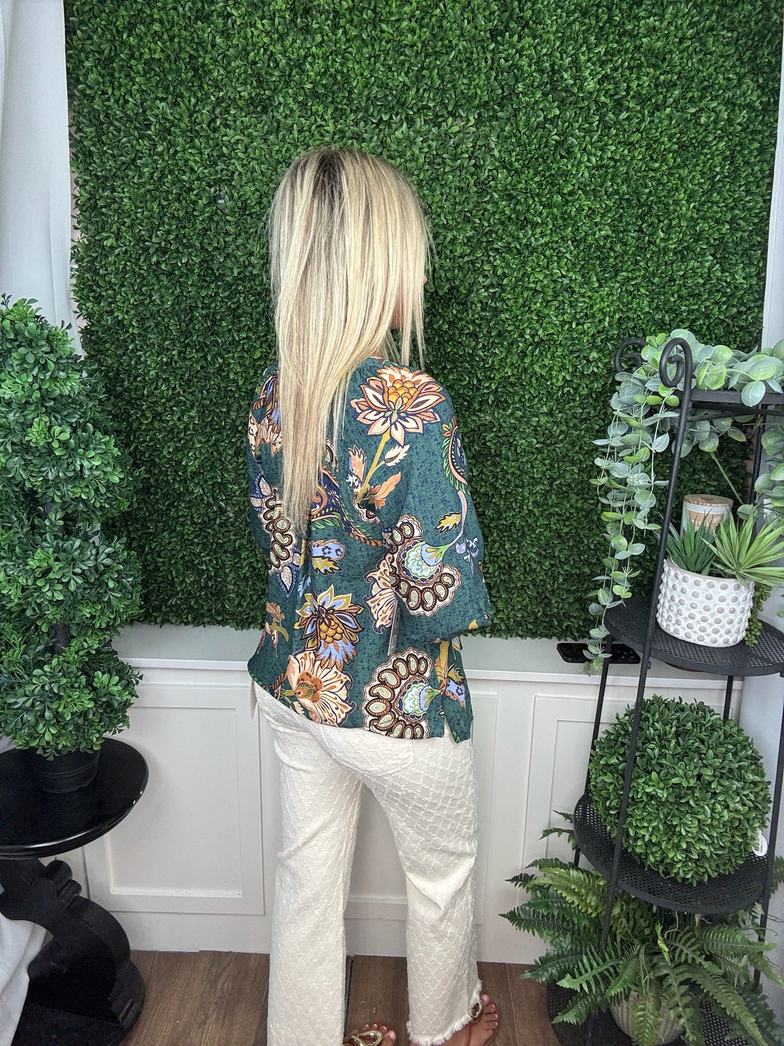 PRINTED WOVEN V-NECK POPOVER 3/4 SLEEVE BLOUSE - FLRMLT