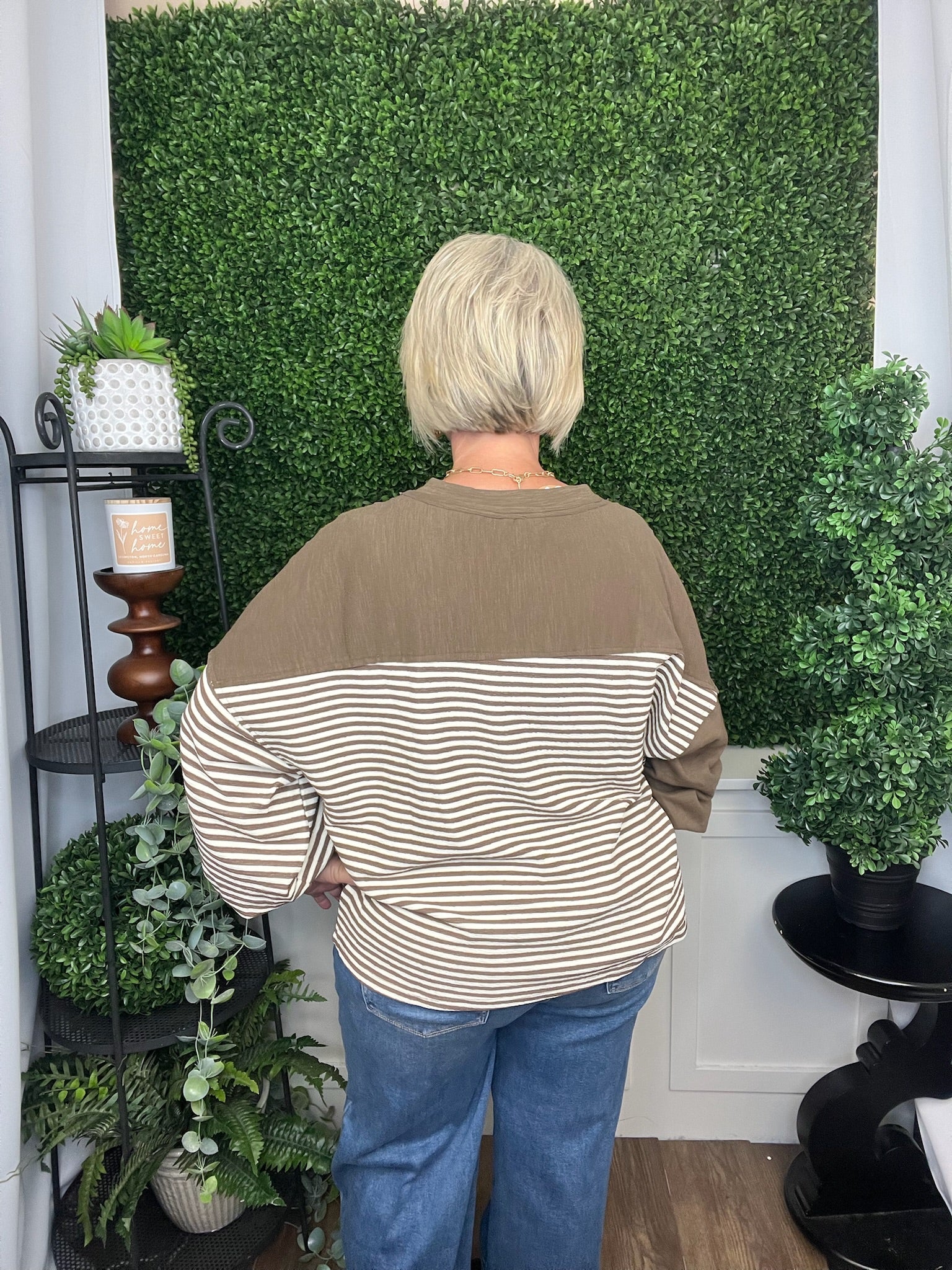 SLUB KNIT W/STRIPE COMBO VNECK TOP - MOCHA