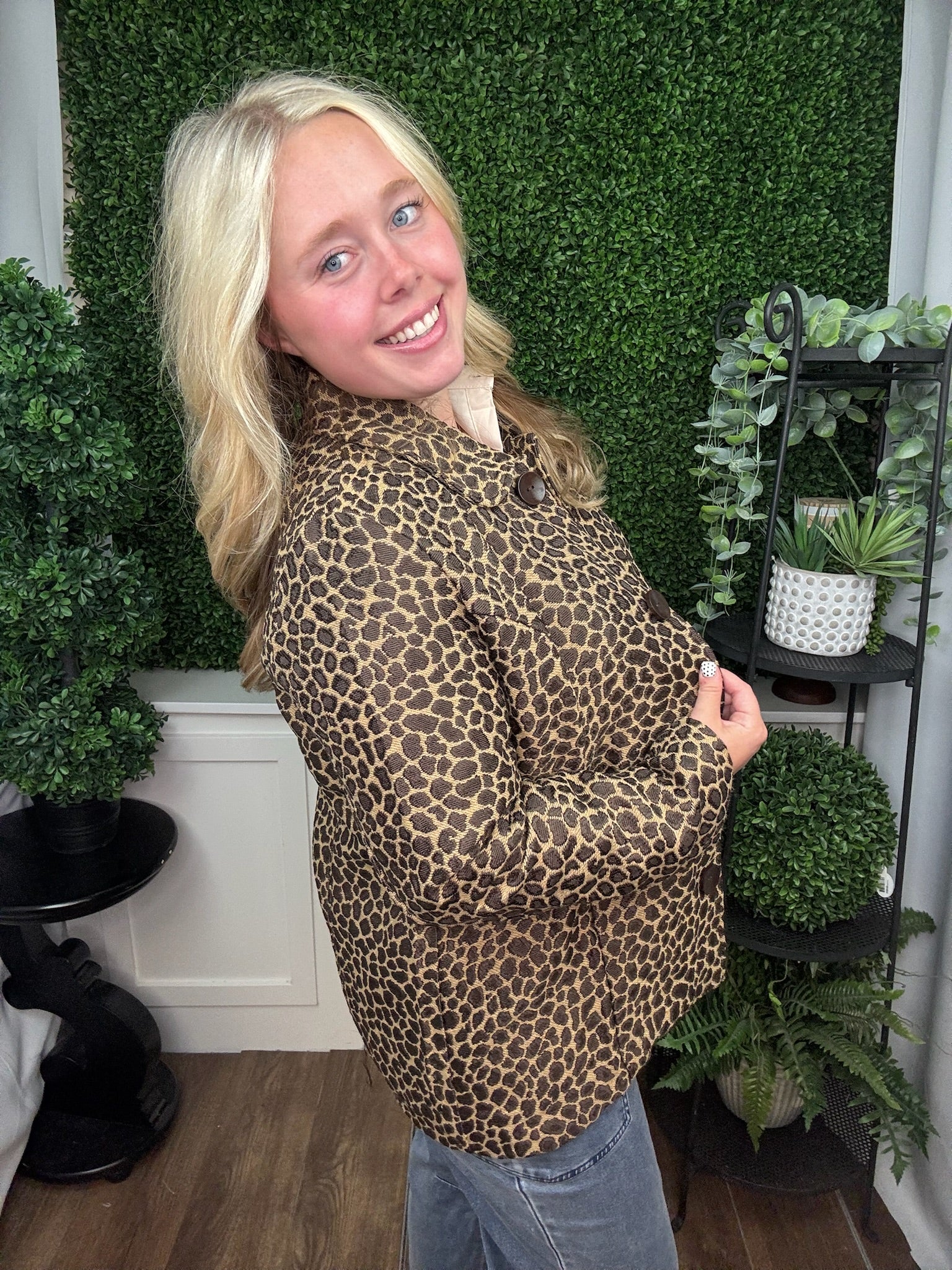 LEOPARD SHORT COAT - BROWN