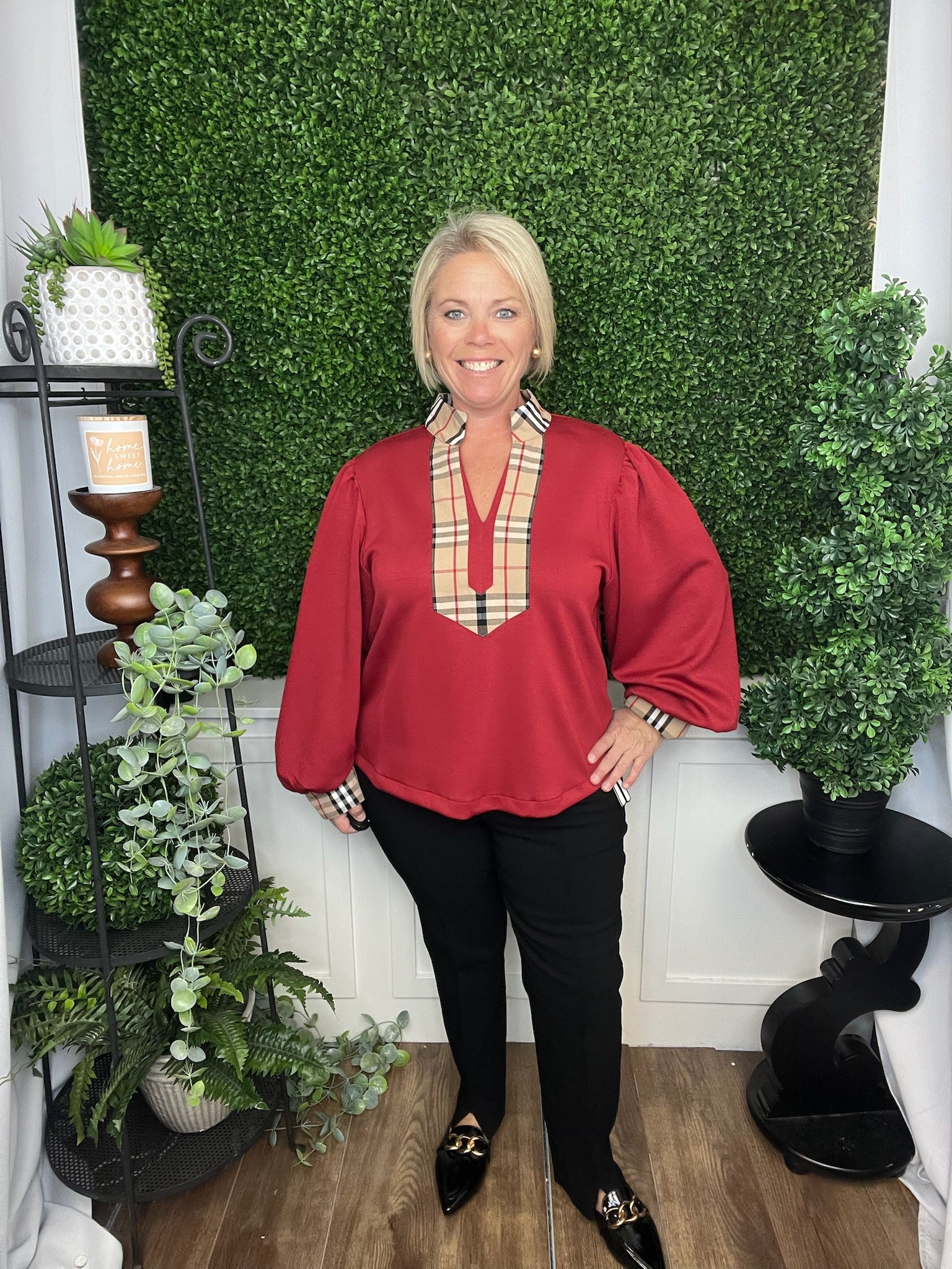 PLAID CONTRAST MOCK NECK SOLID TOP - RED