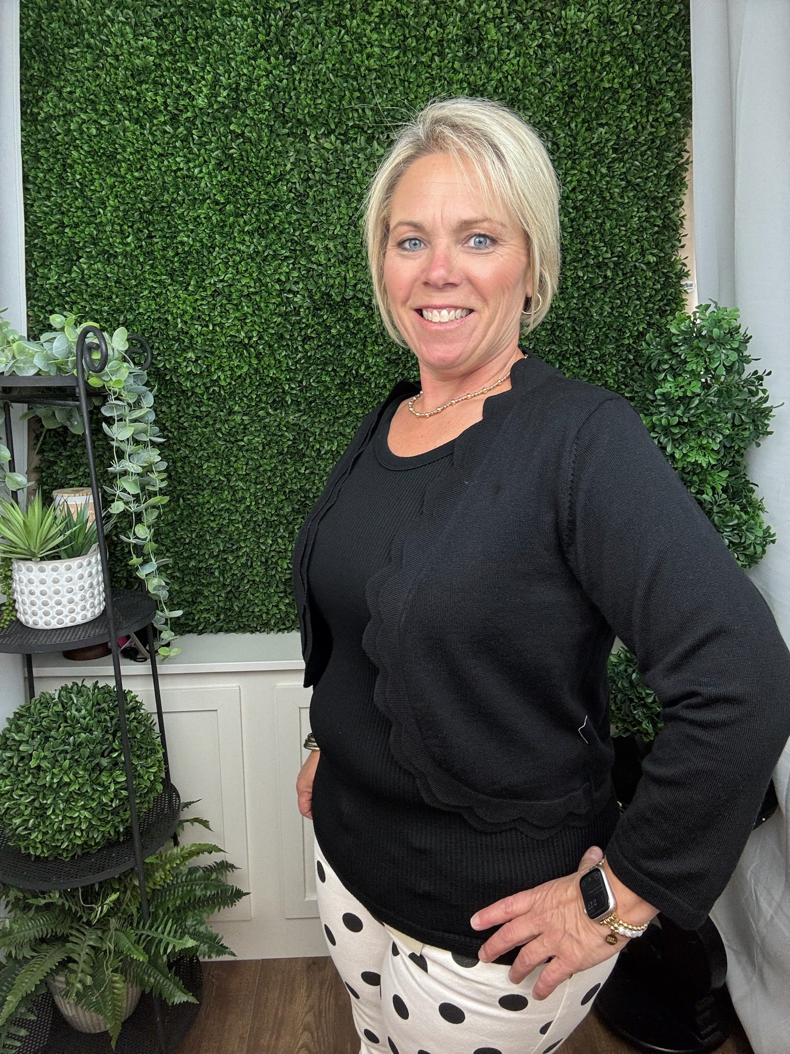 SCALLOP KNIT SHRUG CARDIGAN - BLACK