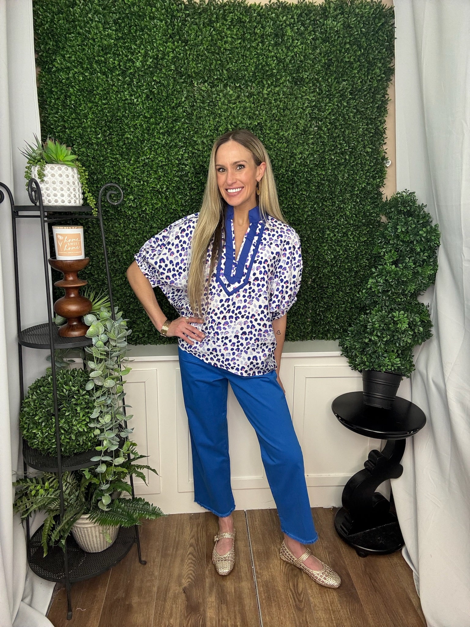 SHORT SLEEVE PRINTED TOP WITH FASHION NECKLINE - BLUE/WHITE