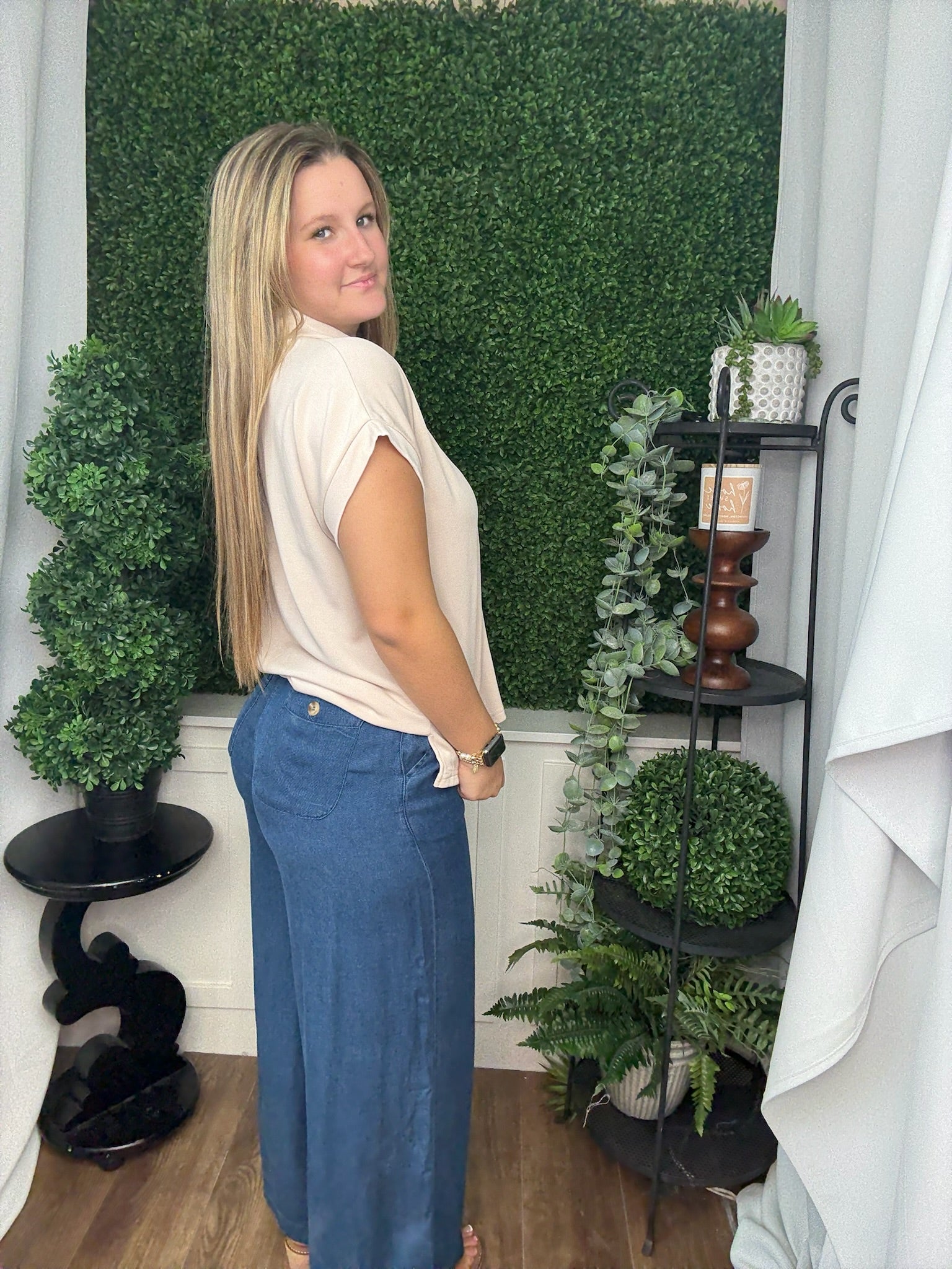 SOLID CUFFED SHORT SLEEVE VNECK TOP