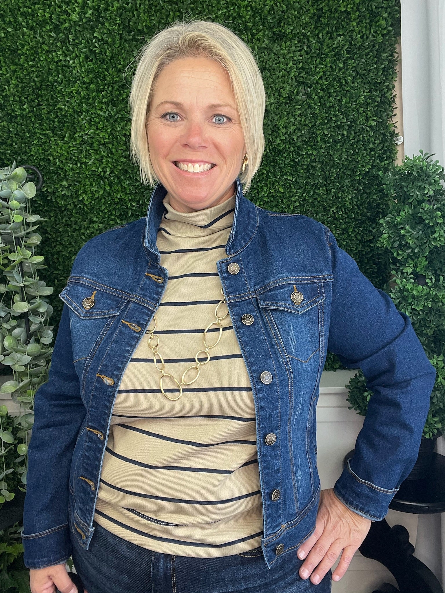 BLUE JEAN DISTRESSED JACKET