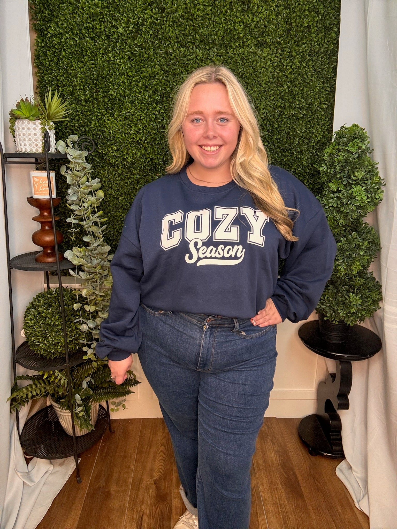 COZY SEASON CREWNECK SWEATSHIRT - NAVY