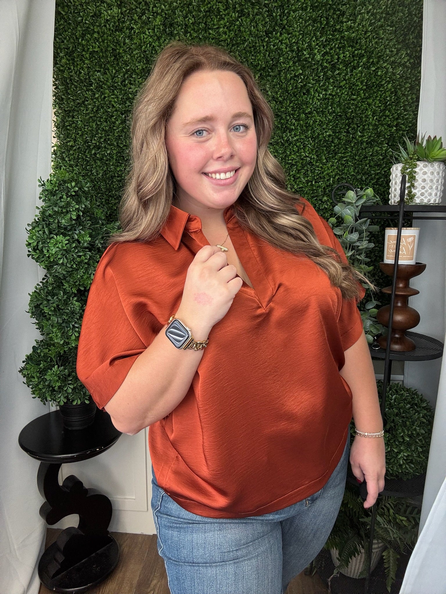 COLLAR V-NECK OVERSIZED TOP