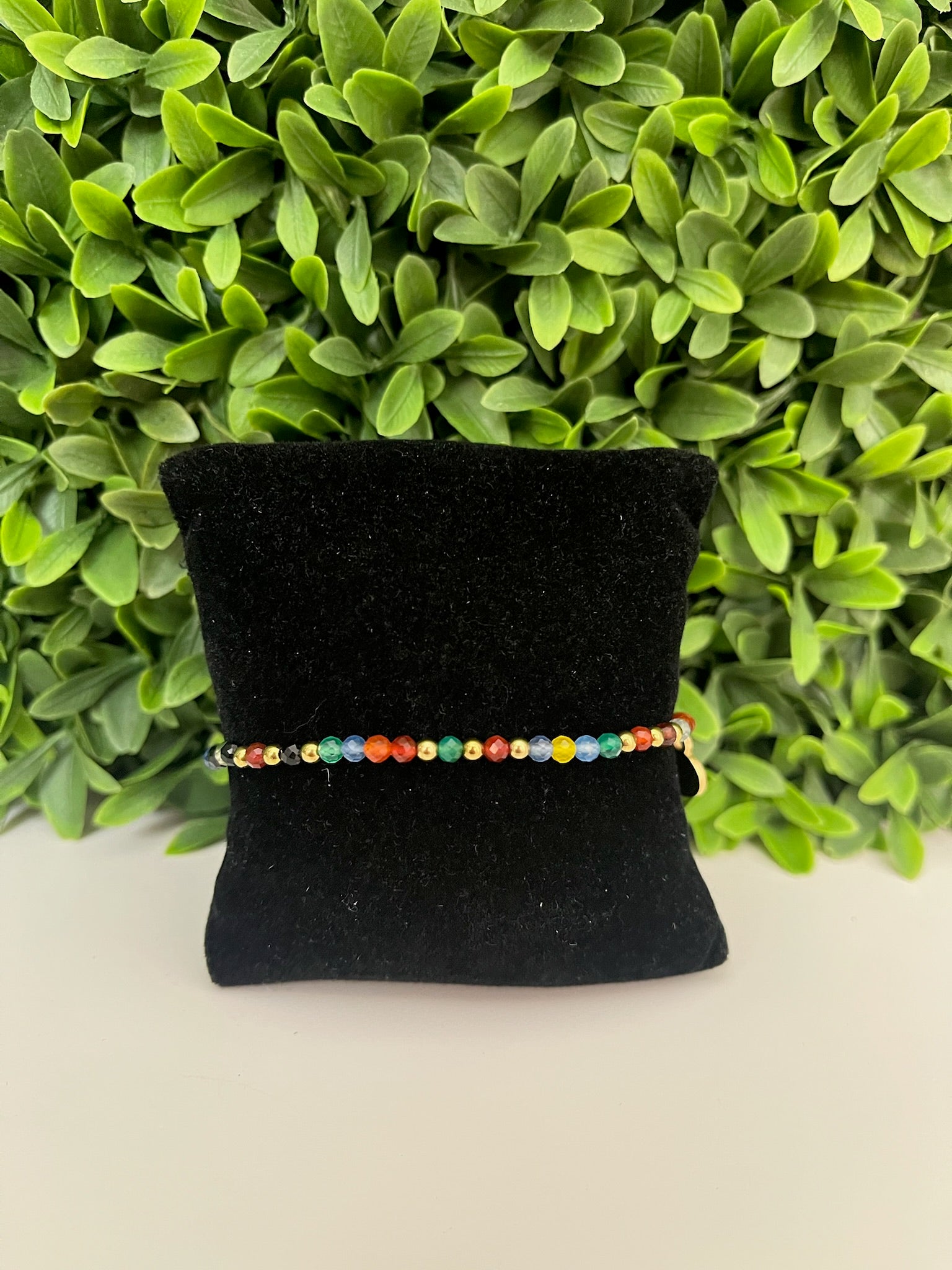 FACETED SEMI PRECIOUS STONES W/ GOLD BEADS BRACELET