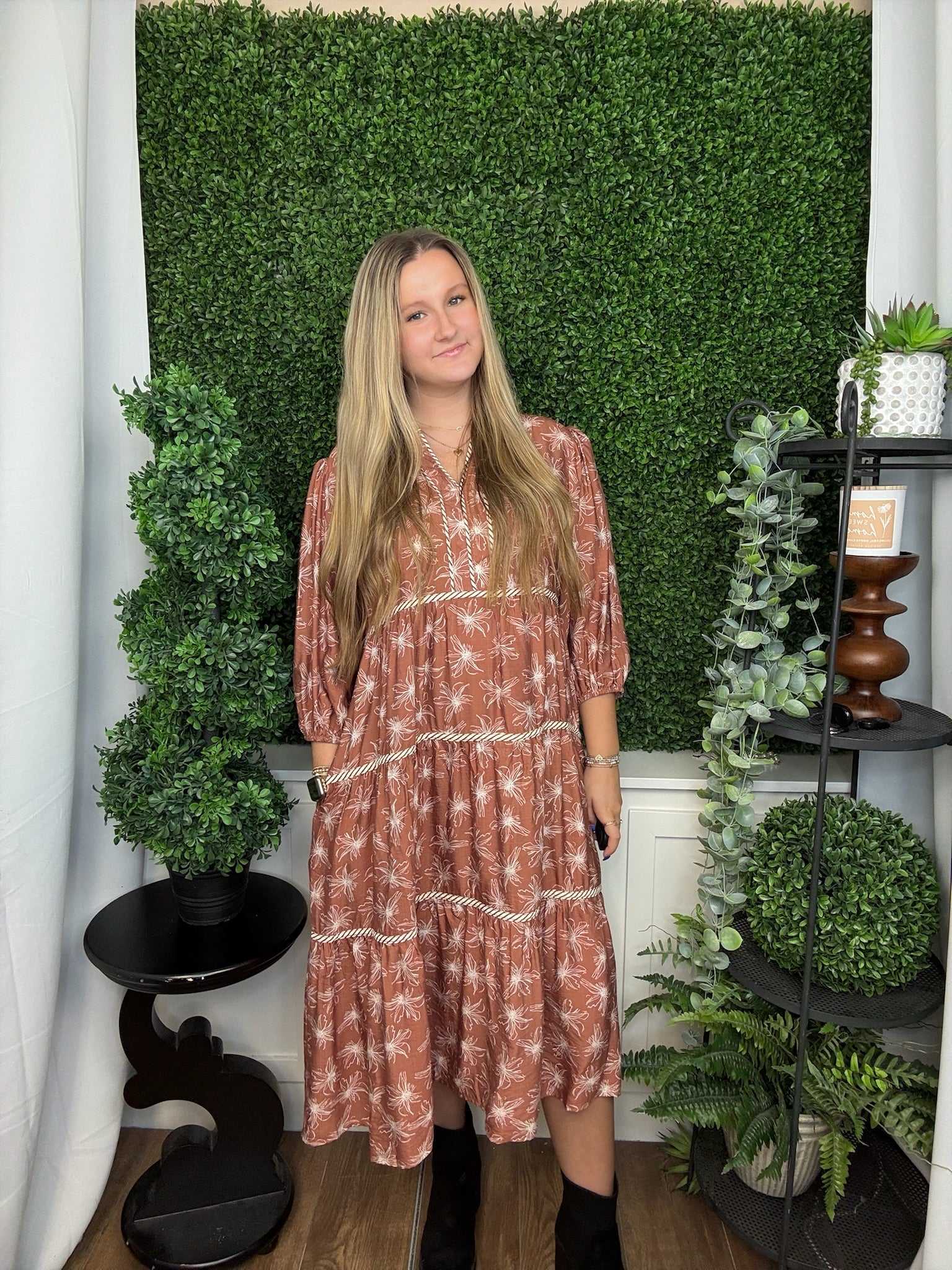 3/4 SLEEVE FLORAL PRINT TIERED MIDI DRESS - MOCHA