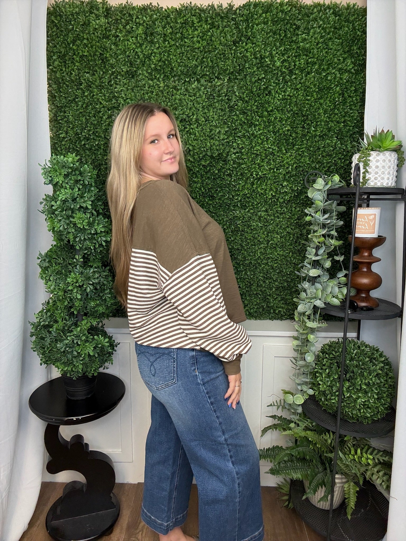 SLUB KNIT W/STRIPE COMBO VNECK TOP - MOCHA