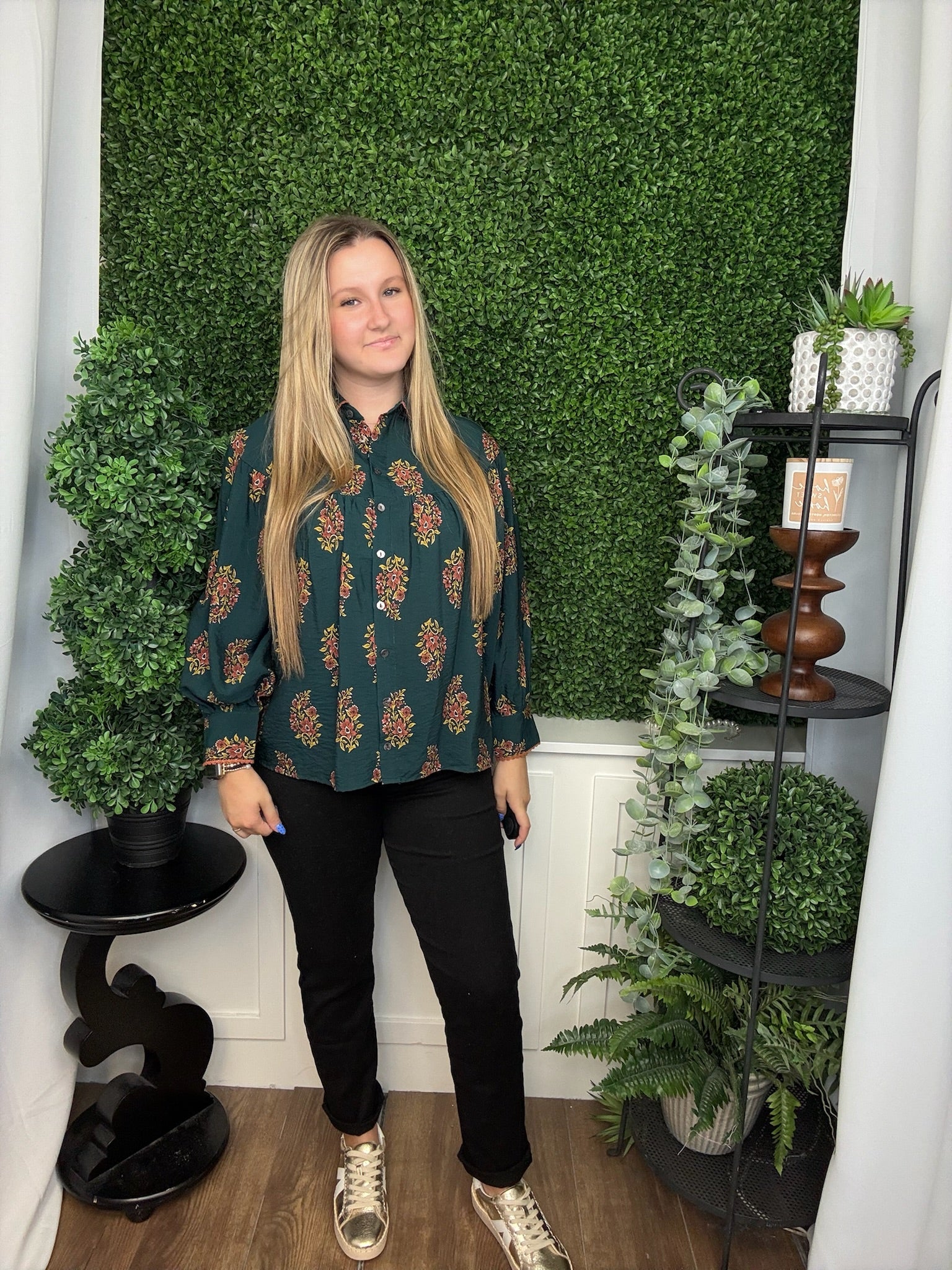 COLLERED BUTTON UP FLORAL PATTERN TOP - H. GREEN