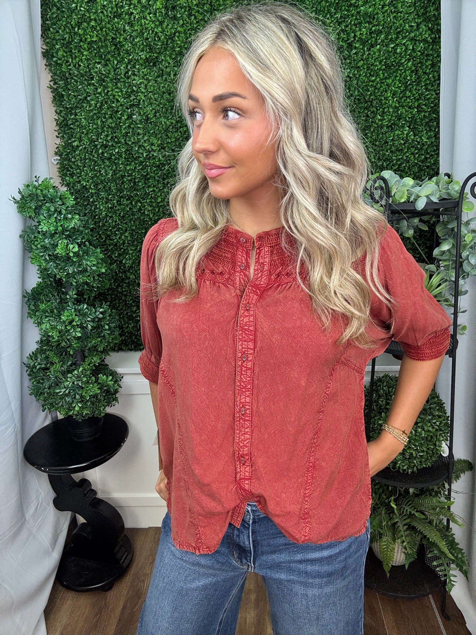 BUTTON FRONT STAND COLLAR TOP WITH EMBROIDERY - RUST