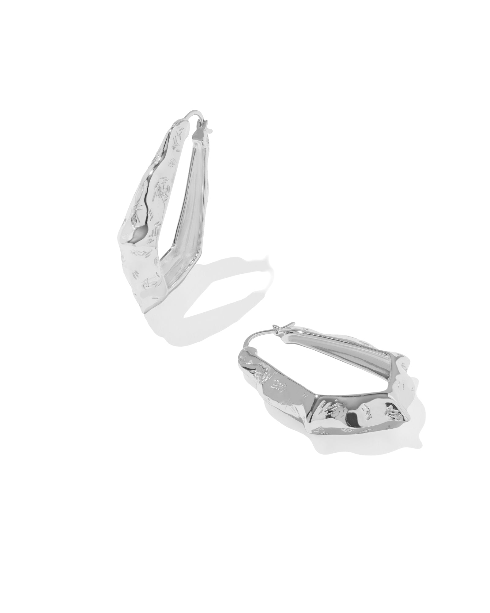 ADRIANA SCALLOP FRAME HOOP EARRINGS SILVER