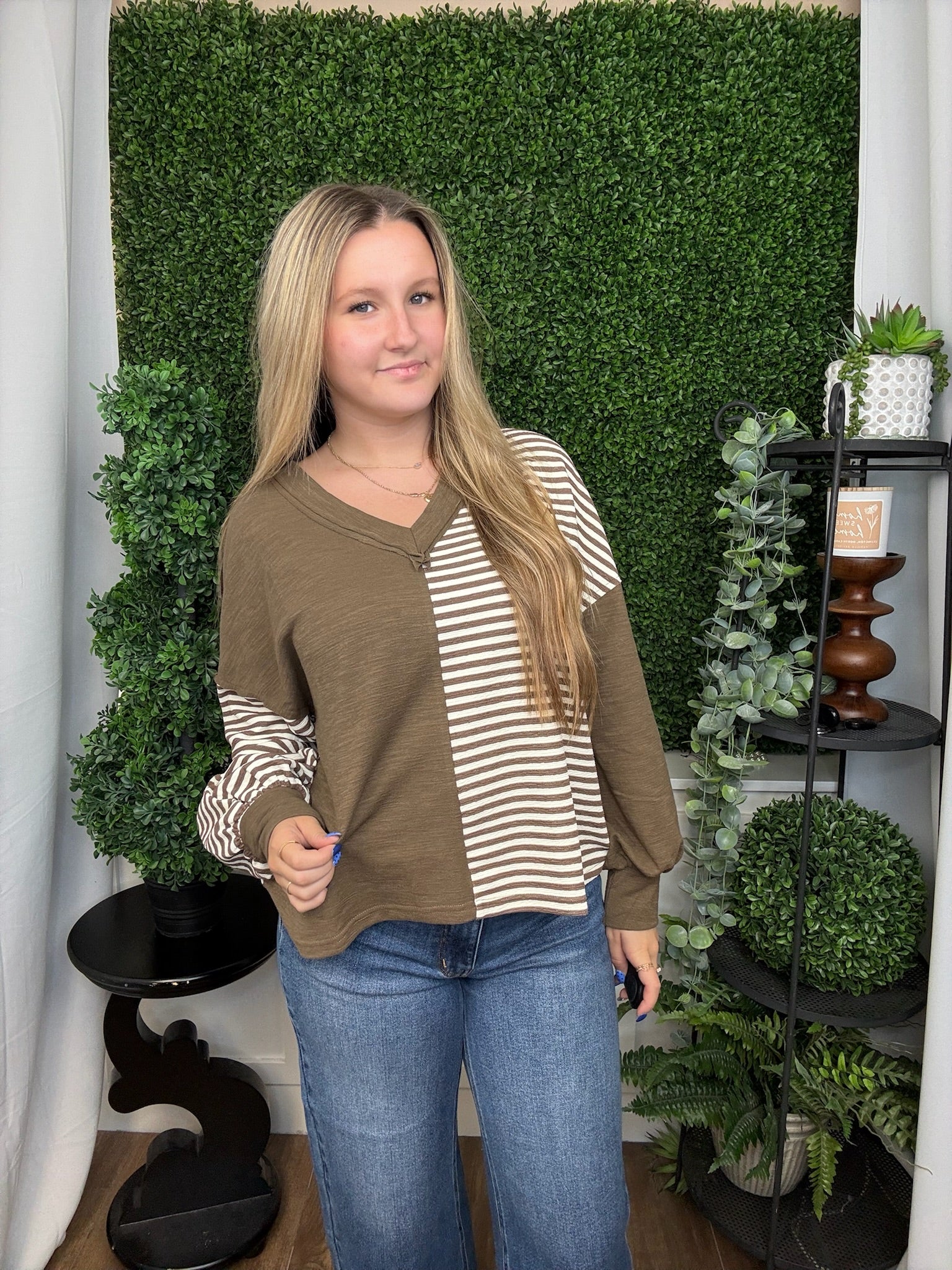 SLUB KNIT W/STRIPE COMBO VNECK TOP - MOCHA