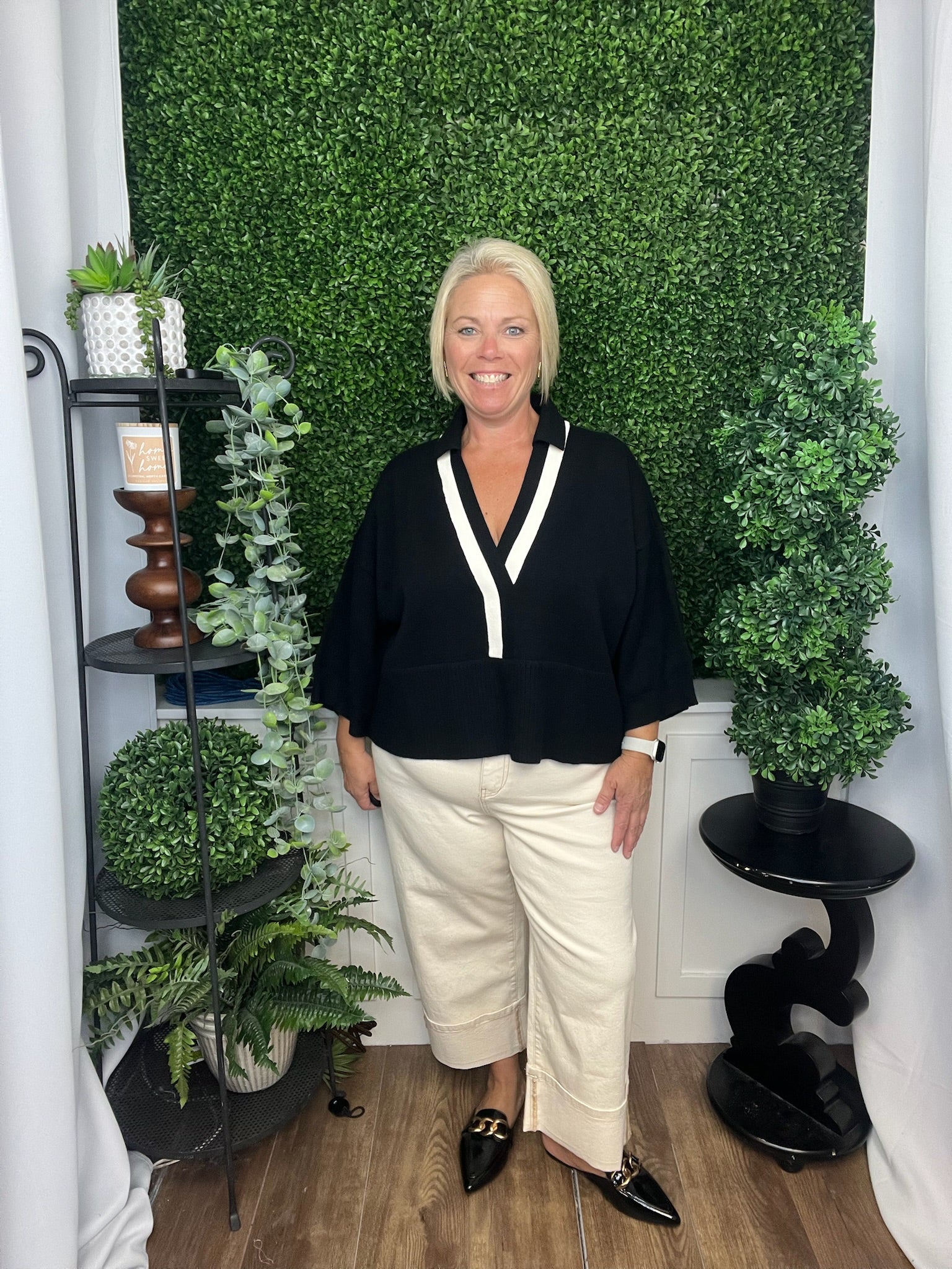 V-NECK COLOR TRIM TOP - BLACK