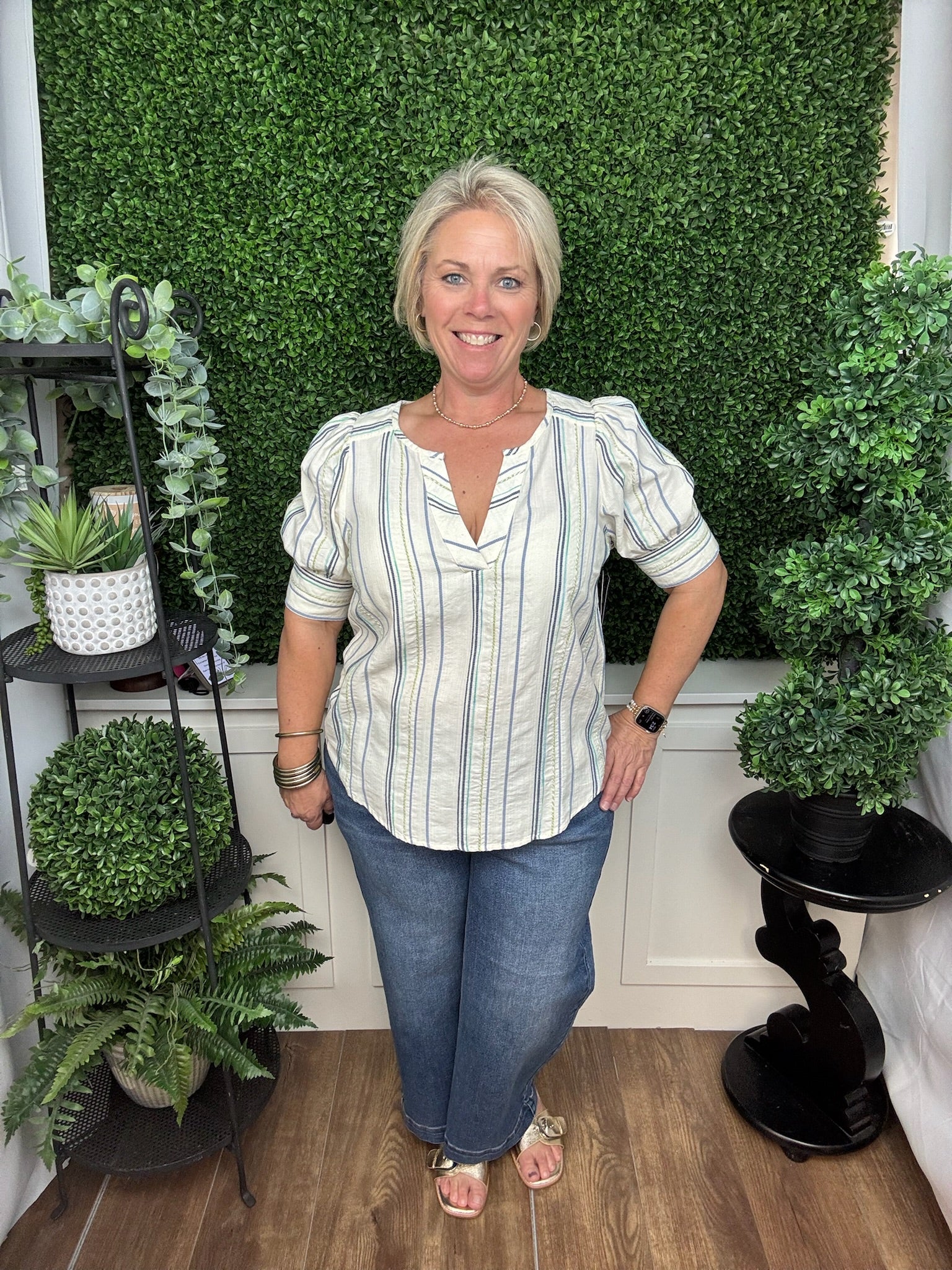 SHORT SLEEVE POPOVER WOVEN TOP - CREAM/BLUE