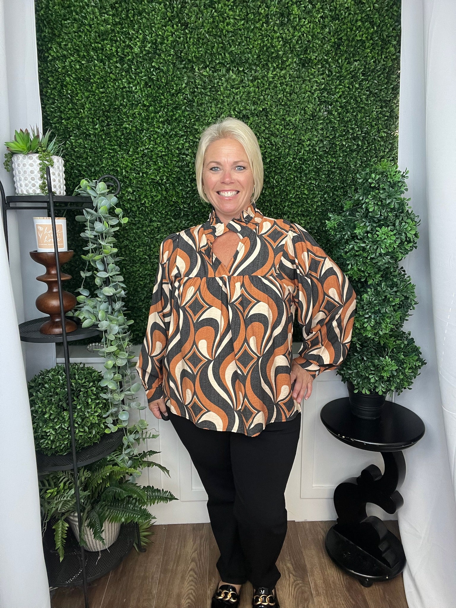 RUFFLED NECKLINE GEOMETRICAL PRINT TOP - BLACK