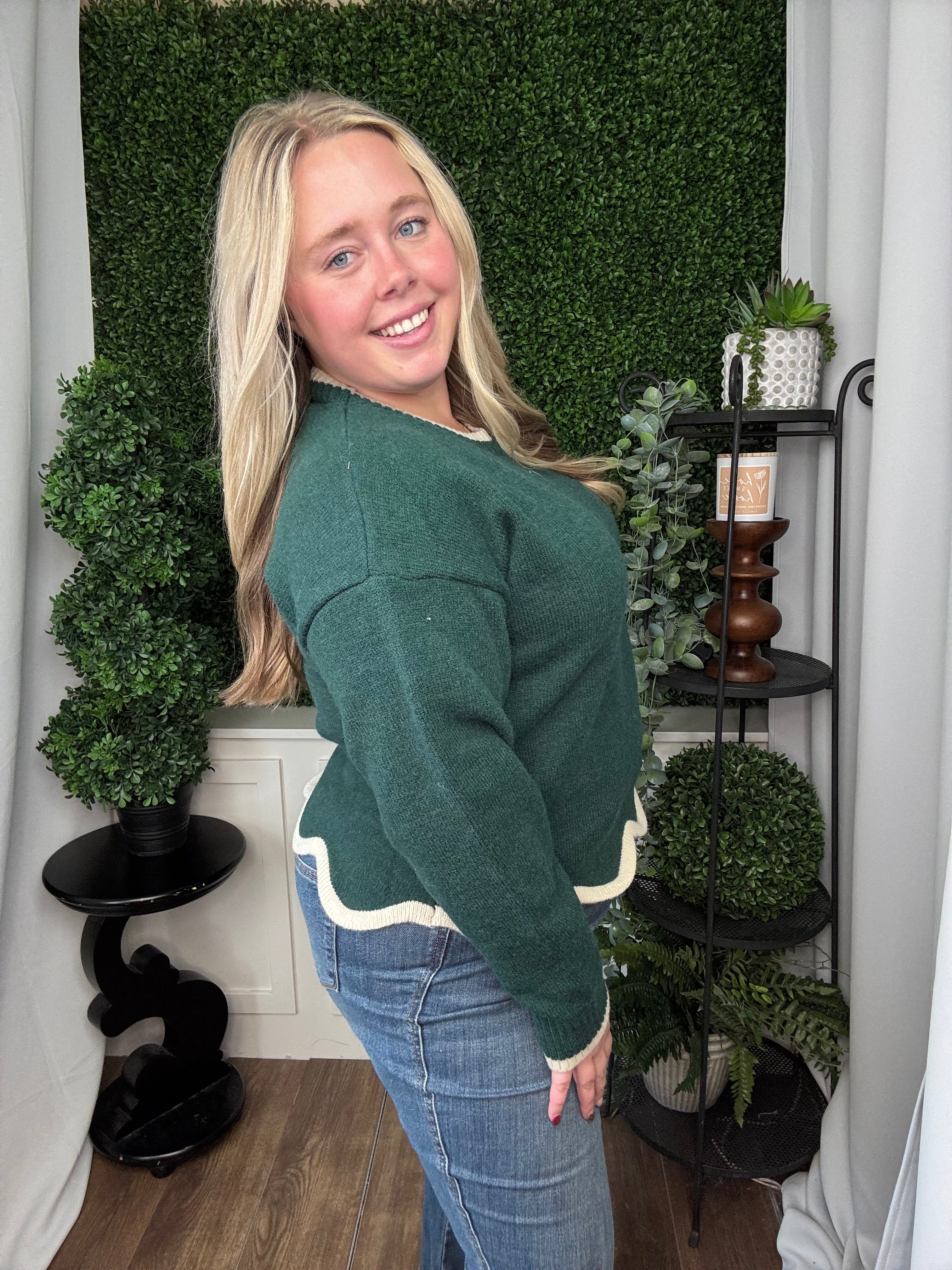 SOLID LS KNIT SWEATER W/CONTRAST SCALLOP HEM - H. GREEN