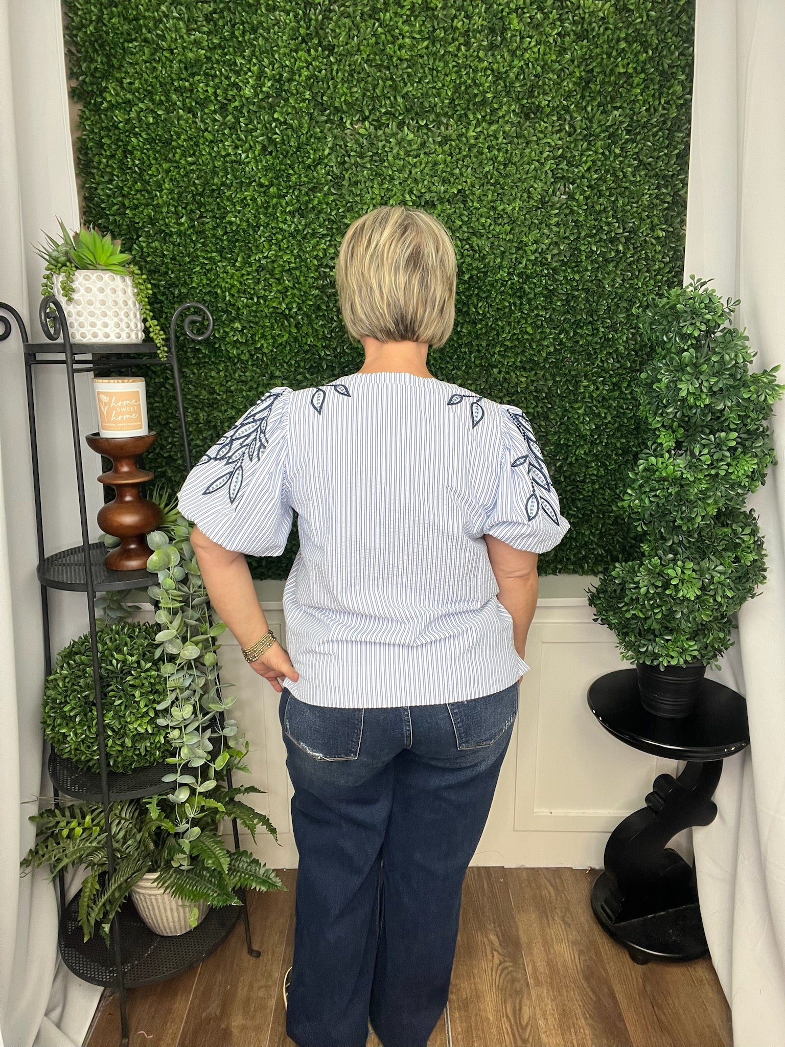 EMBROIDERED APPLIQUE DETAIL STRIPE TOP - BLUE