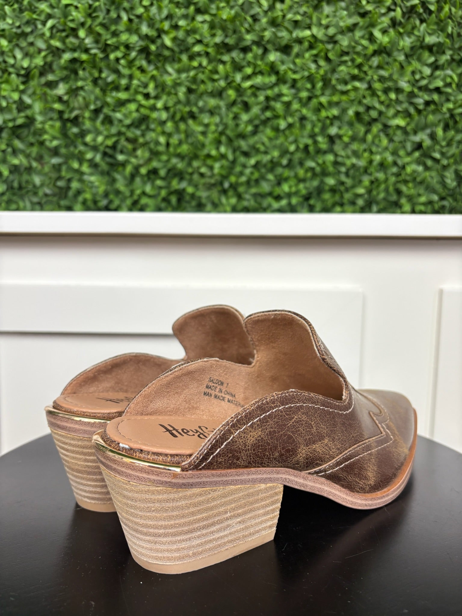 SALOON - TAN CRACKLE