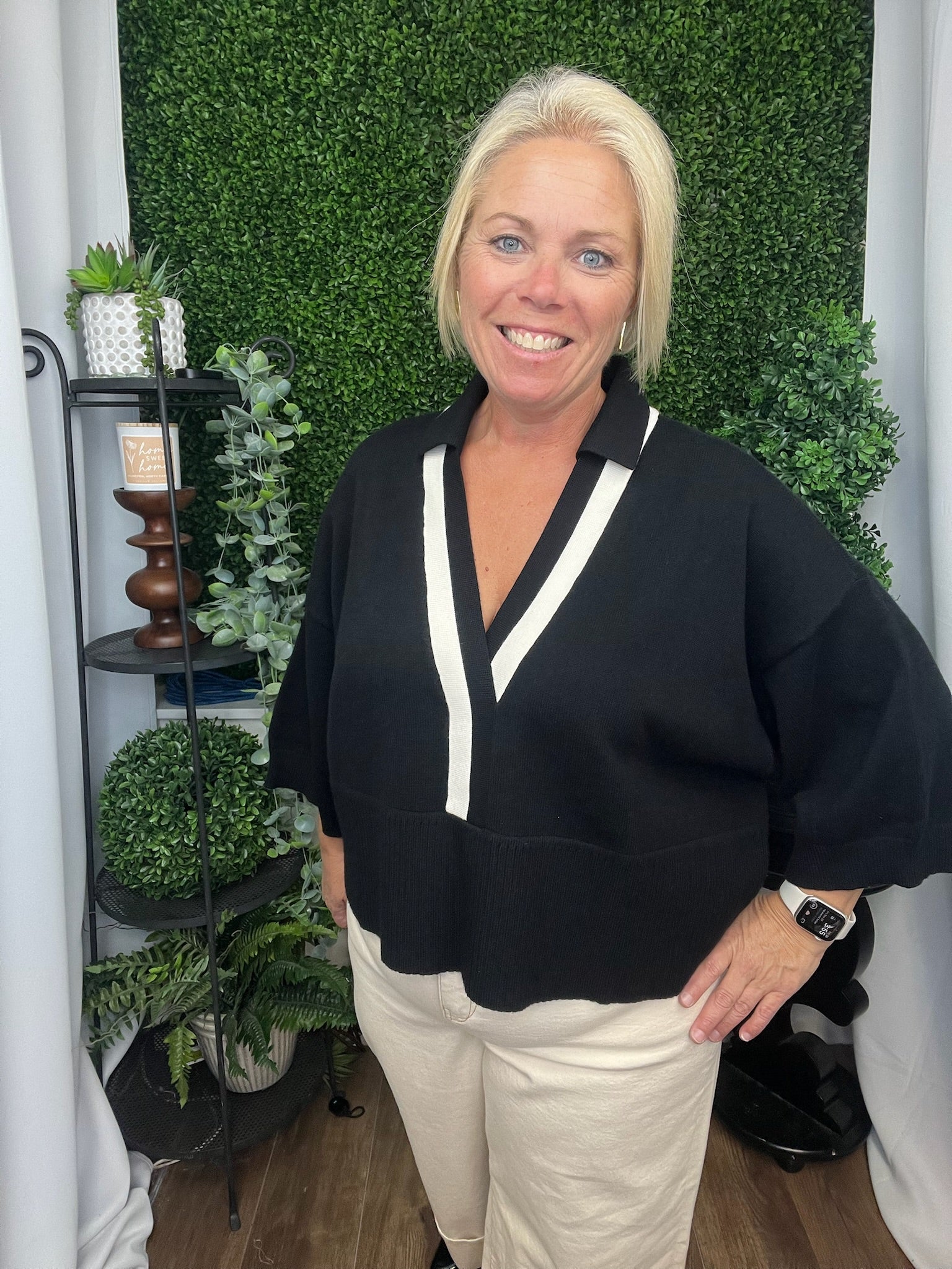 V-NECK COLOR TRIM TOP - BLACK