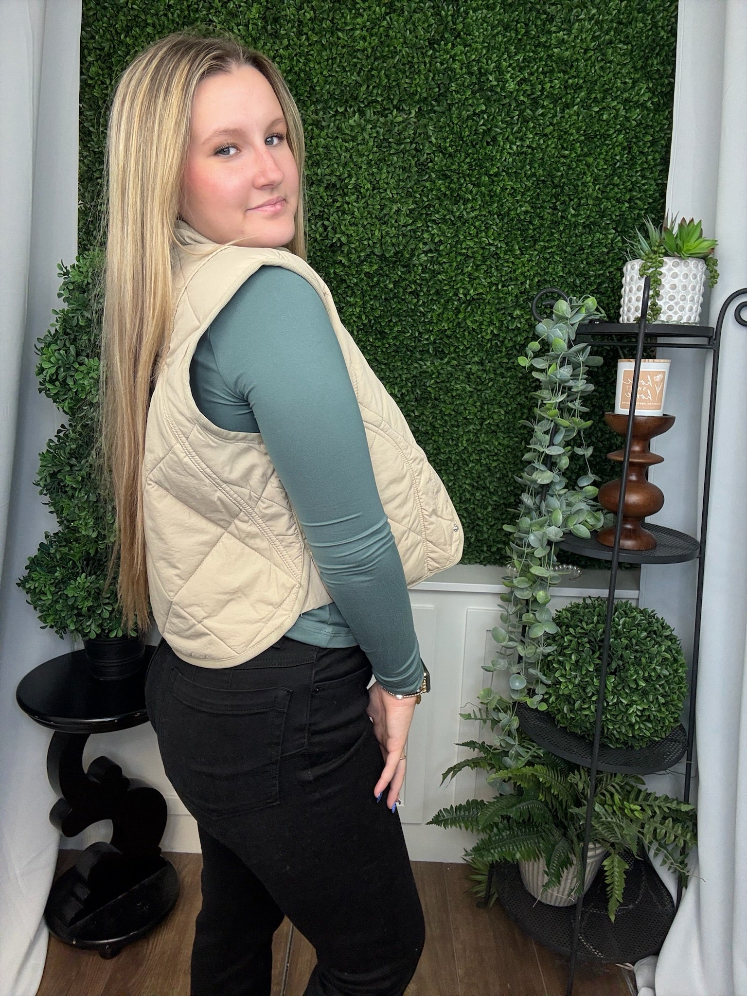 SNAP BUTTON QUILTED PUFFER VEST