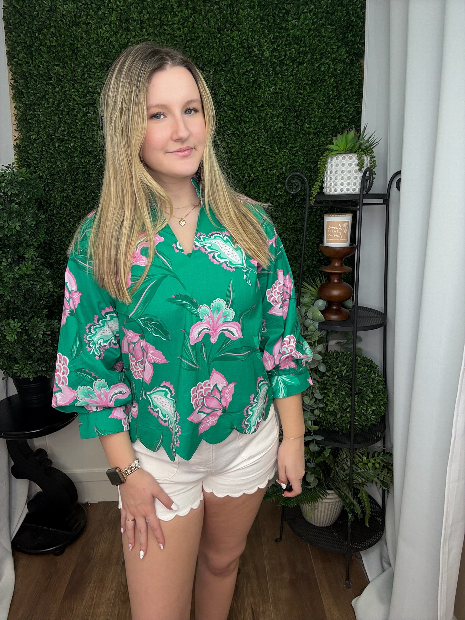 LARGE PRINT FLORAL TOP