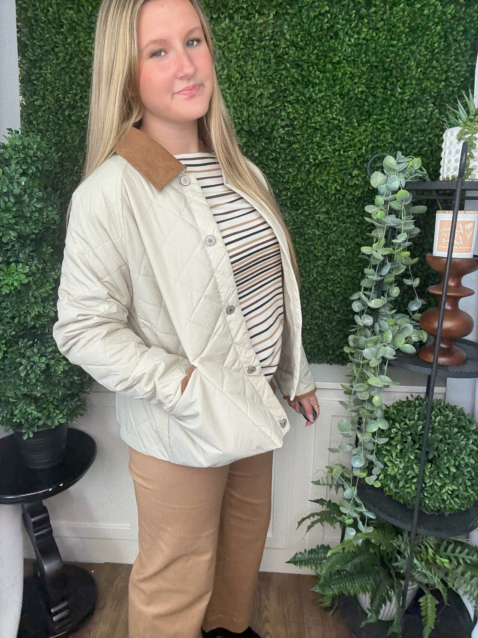 SOLID QUILTED JACKET W/CONTRAST COLLAR