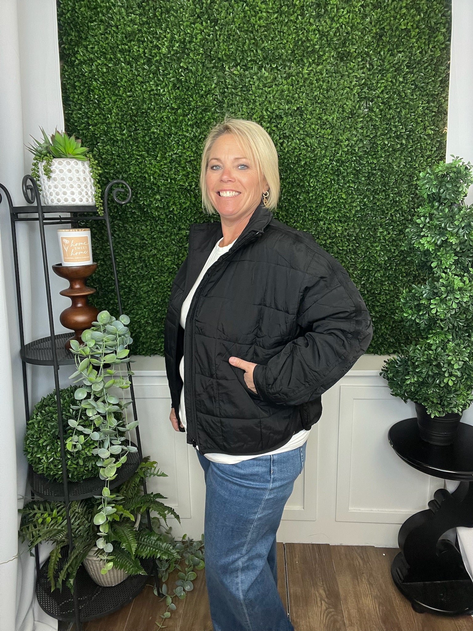 QUILTED SQUARE ZIP UP PUFFER JACKET - BLACK