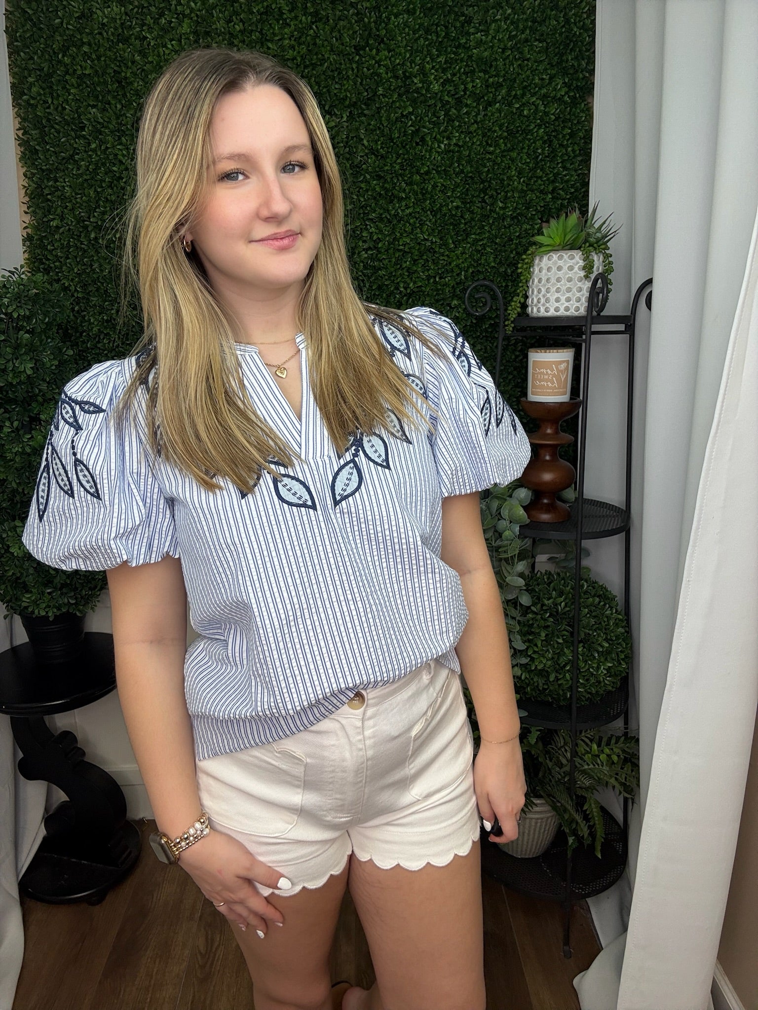 EMBROIDERED APPLIQUE DETAIL STRIPE TOP - BLUE