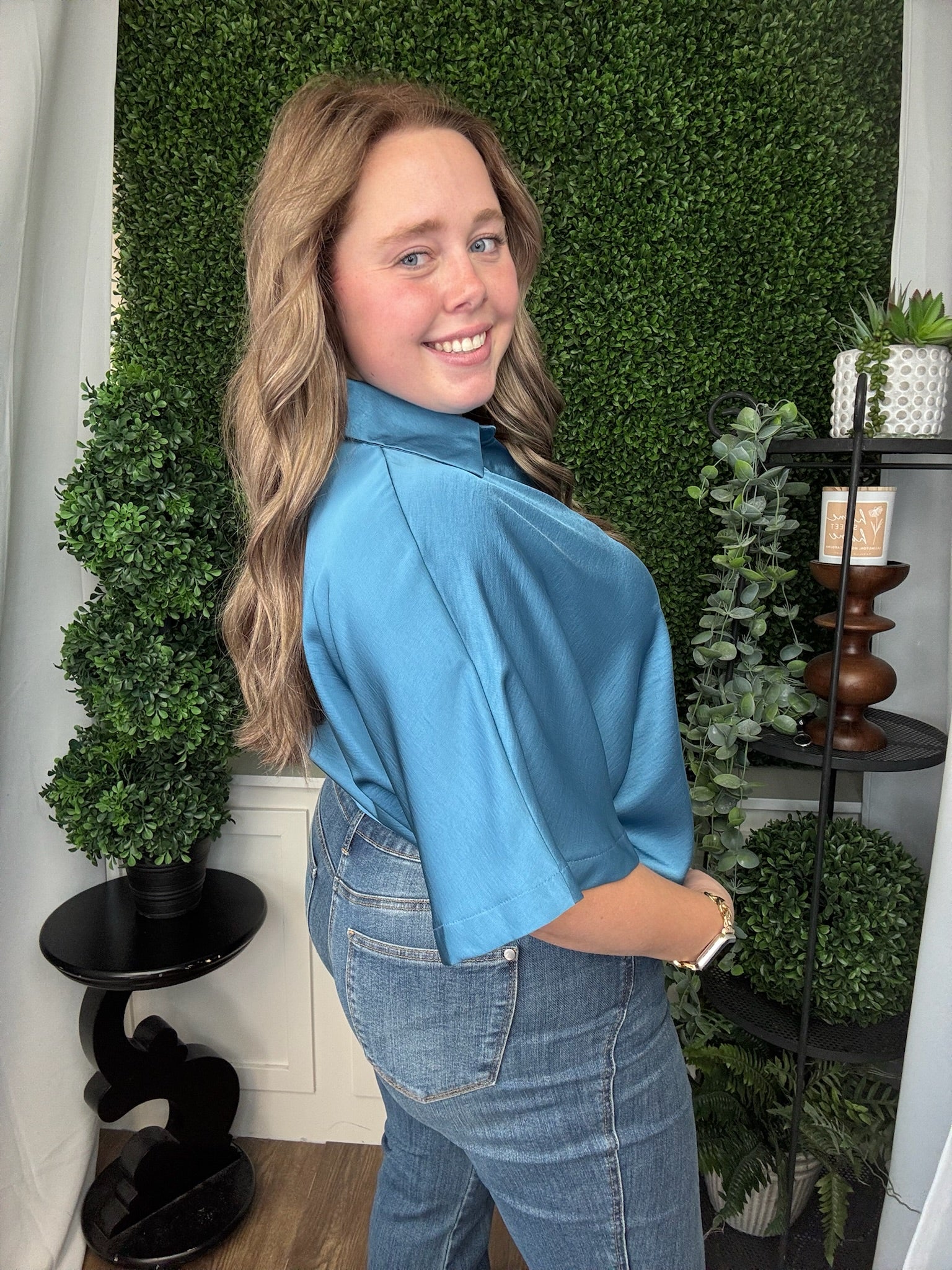 COLLAR V-NECK OVERSIZED TOP