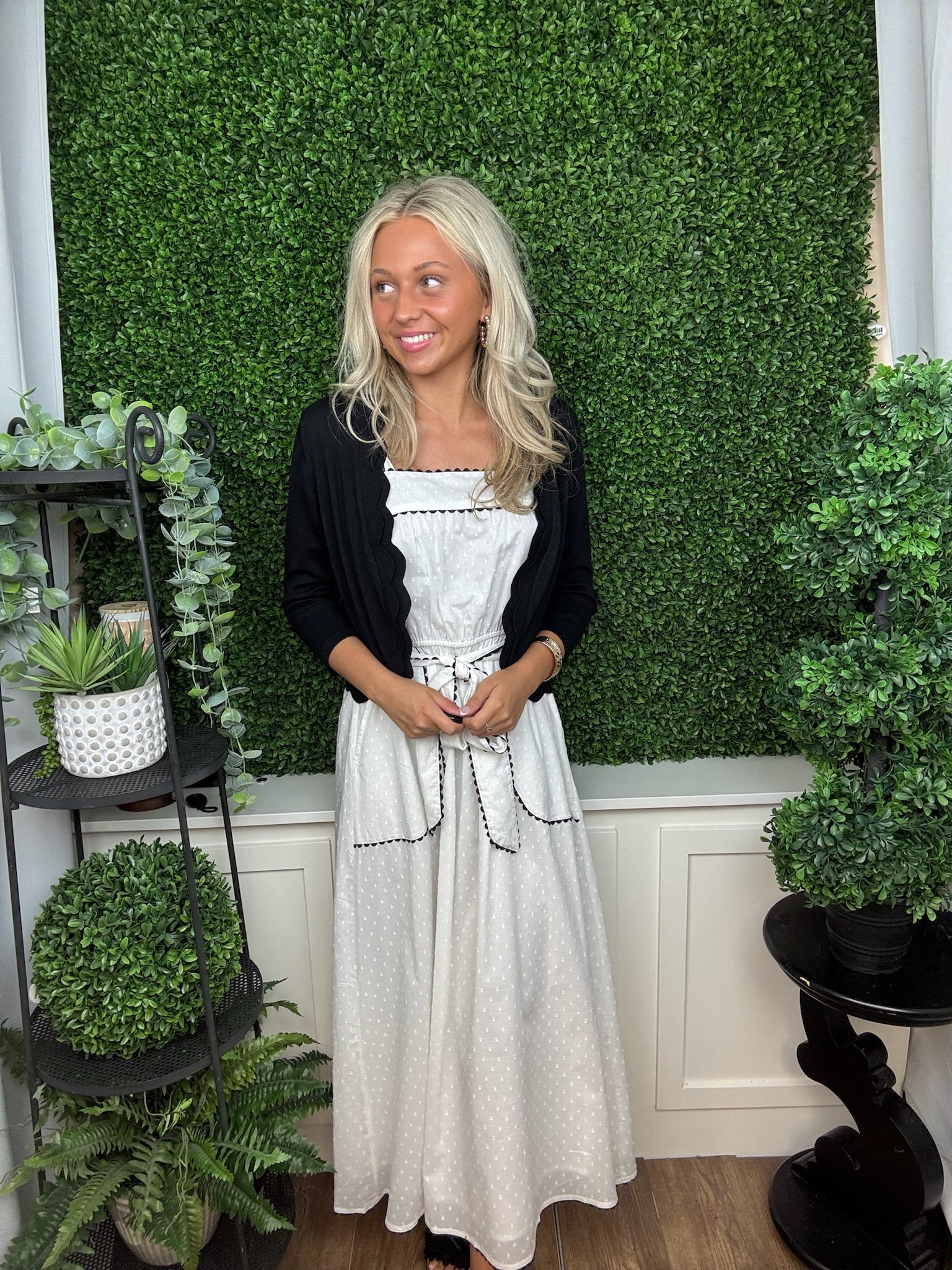 SCALLOP KNIT SHRUG CARDIGAN - BLACK