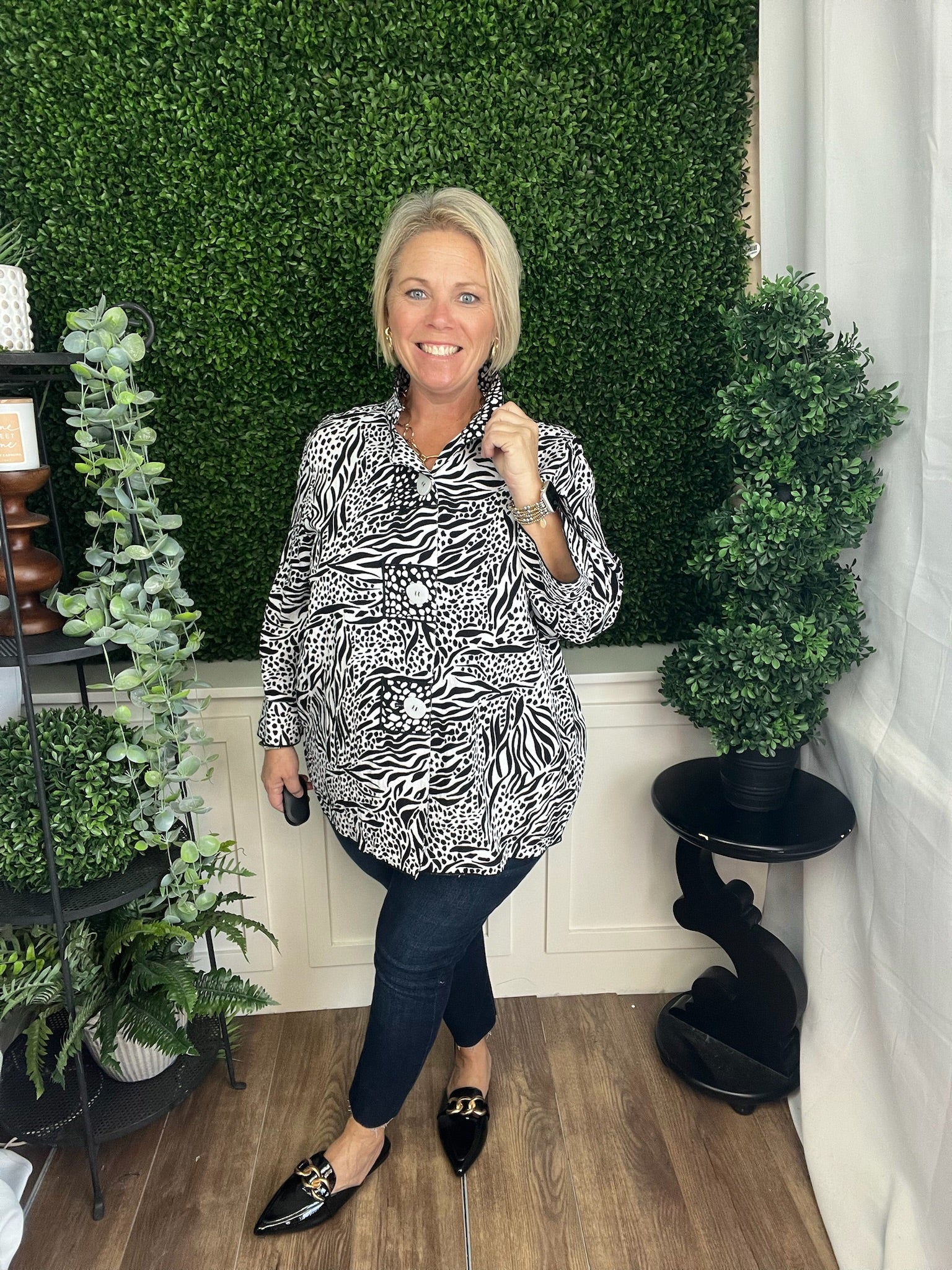 PRINTED WOVEN BUTTON FRONT BLOUSE 3/4 SLEEVE - BLACK/WHITE PRINT