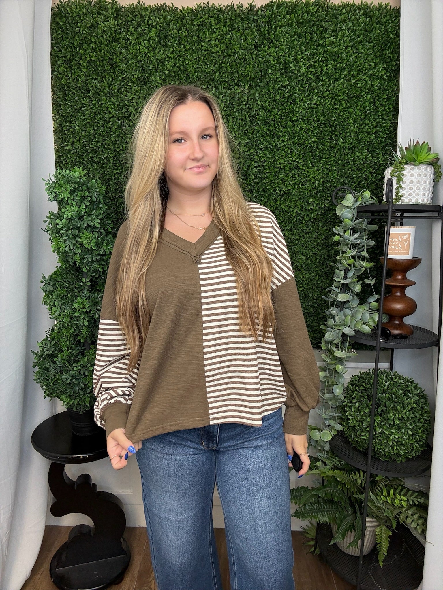 SLUB KNIT W/STRIPE COMBO VNECK TOP - MOCHA